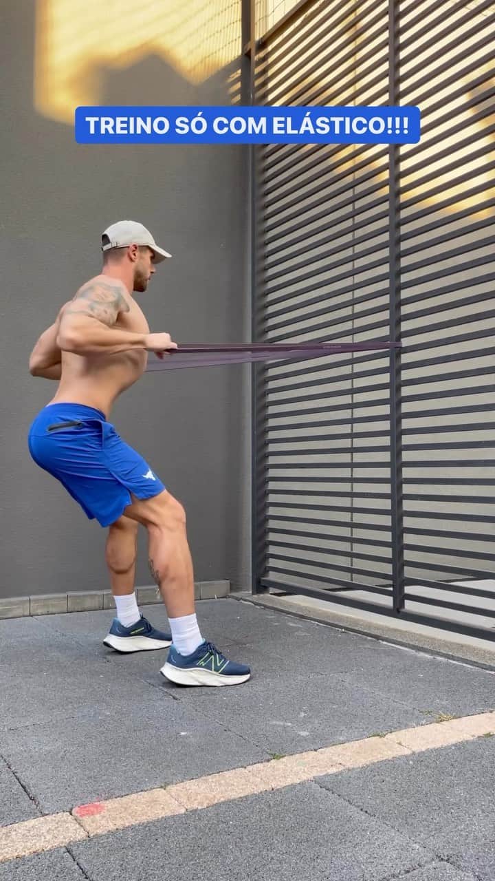 Jonas Sulzbachのインスタグラム：「Treininho com elástico 💪 O band elástico é um ótimo aliado para os treinos, da pra treinar praticamente todos os músculos. Além de ser excelente para fortalecimento articular e muscular, ganho de mobilidade e melhora do alongamento.  Consultem seu educador físico 😉」