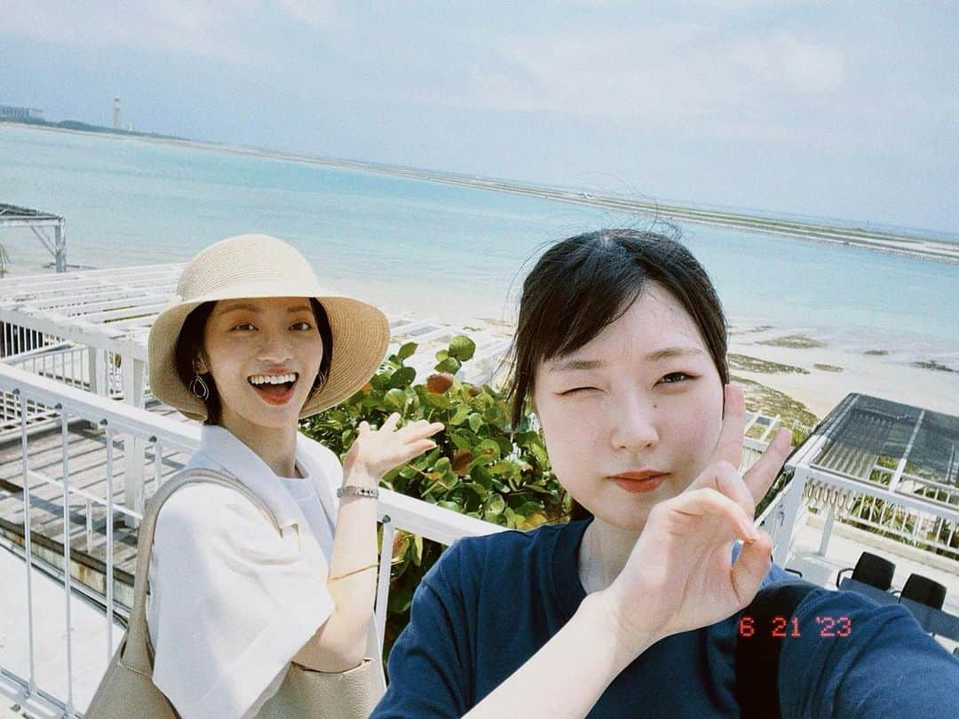 高畠麻奈さんのインスタグラム写真 - (高畠麻奈Instagram)「🌮🍜🌮🍙🌮 沖縄ご飯もたくさん頂きました！ タコライスやタコスはあまり食べた事が無かったけれど 沖縄タコスの美味しさは、衝撃🥺 No.1タコスは初日にぶらりと入ったお店 「ルーラーズ」最後の夜にもう1度食べに。 沖縄蕎麦はあゆちゃんがリサーチしてくれた 「楚辺そば」のまかないそばが絶品🥺 「メキシコ」タコスも美味しかったなぁ☺️  あゆちゃん、素敵な写真たくさんありがとう✨ 充実の沖縄オフでした！  #沖縄#初めての沖縄#okinawa#沖縄グルメ #ルーラーズ#タコスメキシコ#タコス #楚辺そば#まかないそば」7月5日 6時42分 - mana_724