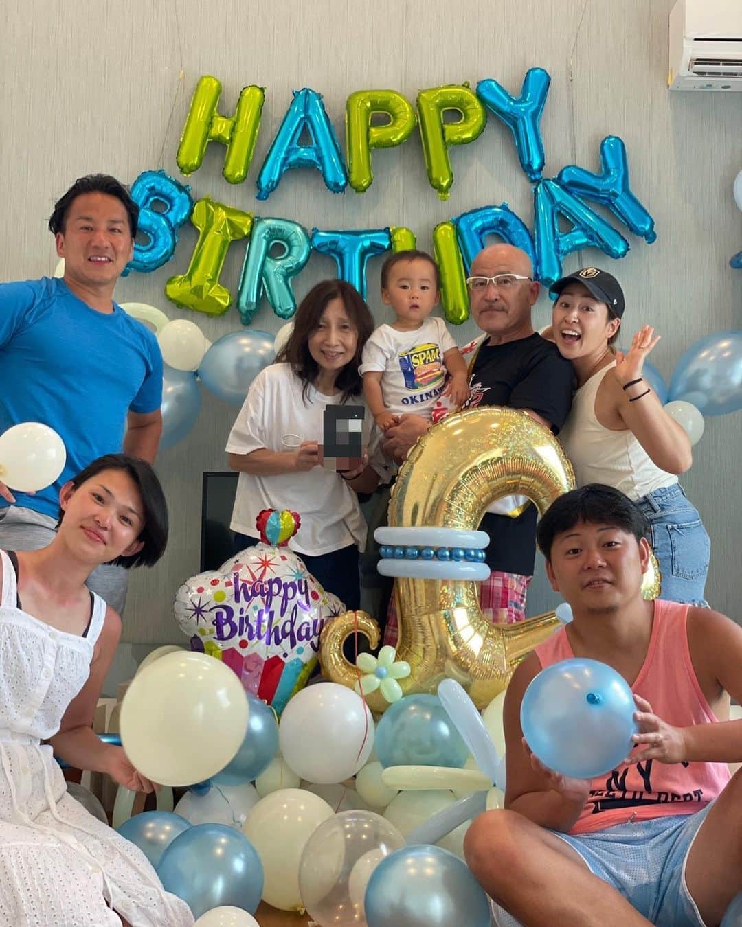 菊池沙都さんのインスタグラム写真 - (菊池沙都Instagram)「2023.6 Family trip in MIYAKO ✈️🍺❤️  両親とまいちゃんおにいちゃん、 私たち家族みんなで宮古島旅行！  食べて飲んで いろいろなお祝いをして 笑って泣いて（笑いすぎて） 会う方みんな良い人たちばかりで ご飯も美味しくて なんたって海が綺麗。  色々企画や準備をしてくれたまいちゃんお兄ちゃんありがとう😊✨ みんな笑空の面倒をたくさんみてくれてありがとう👶🏼💙 帰宅してからもみんなの名前呼んでた〜☺️✨  みんなで来れてよかったなあ🍀 またみんなで旅行しようね😎🫶❤️  #じいじ見た目は怖いけど中身は優しい #シュノーケル#シュノーケリング #サップ#sup #宮古島#宮古島旅行 #渡口の浜#ブルータートル#Blue turtle #前浜ビーチ#サンセットビーチ #harrysshrimptruck#パイナテラス #ブルーシール宮古島パイナガマ店#美ら島 #子連れ宮古島#子連れ旅行 #1歳半#1歳半男の子#男の子ママ #18monthsold」7月5日 7時25分 - satochin30