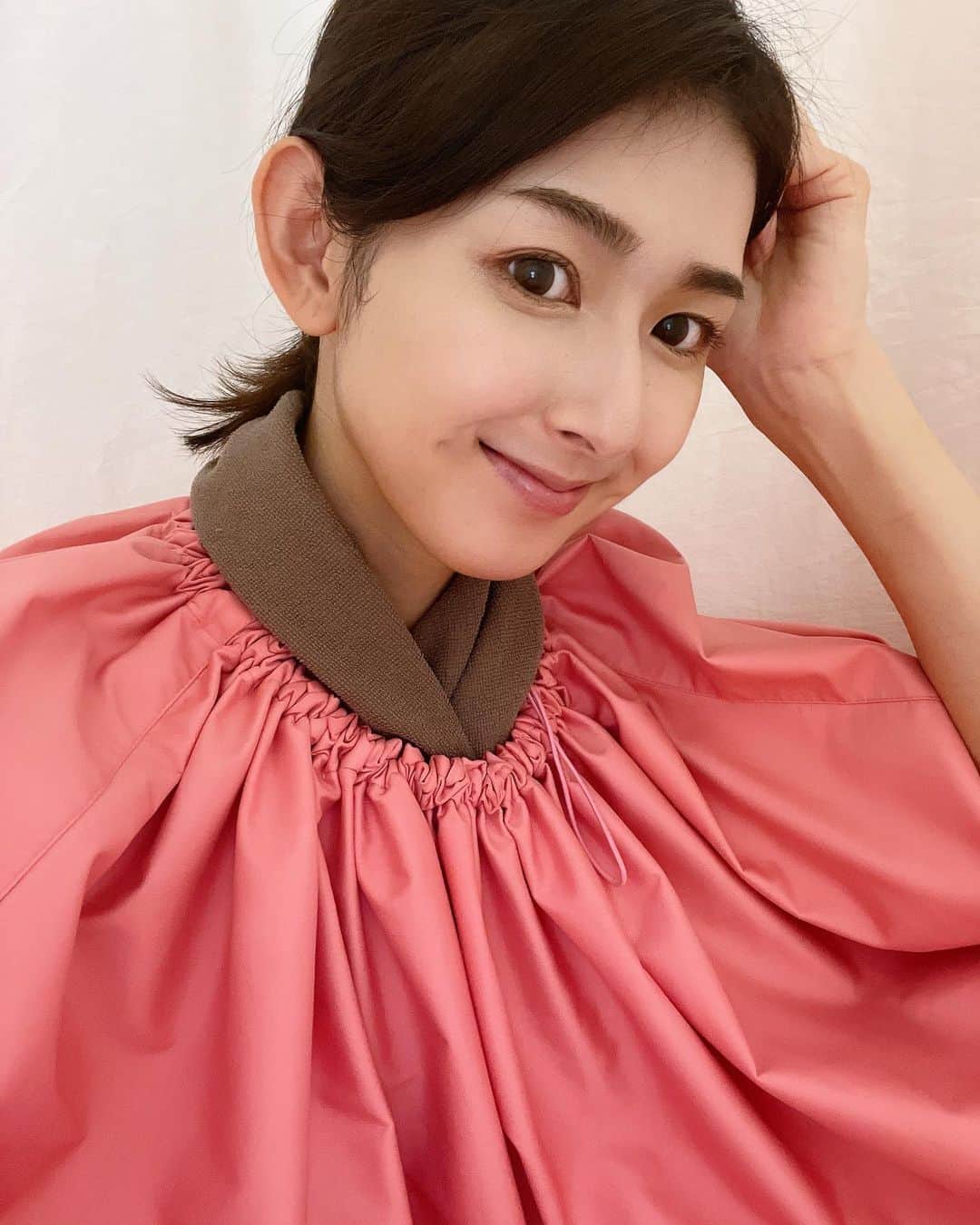 井上麻衣さんのインスタグラム写真 - (井上麻衣Instagram)「@do_hermo_osaka でよもぎ蒸し🤍  その日の気分でよもぎ成分を選べるよ☺️ この時はデトックスでお願いしました✨ めちゃくちゃ汗かくので化粧しない方がいいかも笑！ 冷え症の人とか、生理不順、妊活してる方は 絶対おすすめだよ♡♡  水素+日光浴(紫外線抜き)+骨盤に特化したマッサージ機 これがやばい🥺💕💕 真剣に家に欲しい。。。。  次はいつ行こう🤔  ☑︎DoHERMO【ドゥエルモ】 大阪市中央区南船場４－１１－５　南船場コレット４０２  . . . . #リラク#よもぎ蒸し#デトックス#産後 #産後ケア#心斎橋#ドゥエルモ大阪  #水素#セルフハイフ＃休日#関西ママ #三児の母#三児のママ#ママコーデ #美容#wax脱毛#美容の日」7月5日 8時27分 - mai_inoue