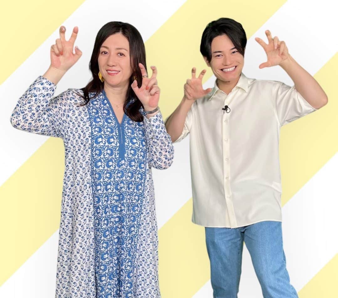 のインスタグラム：「本日19:25〜Eテレ【ハロー！ちびっこモンスター】  今回のちびっこモンスターは番組初の双子姉妹が登場！ しつけに悩むパパは双子ちゃんたちとのお留守番を乗り切れるのか？！  今回もてぃ先生の神アドバイスをお楽しみにー！✨  ブルーの柄ワンピースはこちらのもの↓ @pasand_by_nequittezpas」