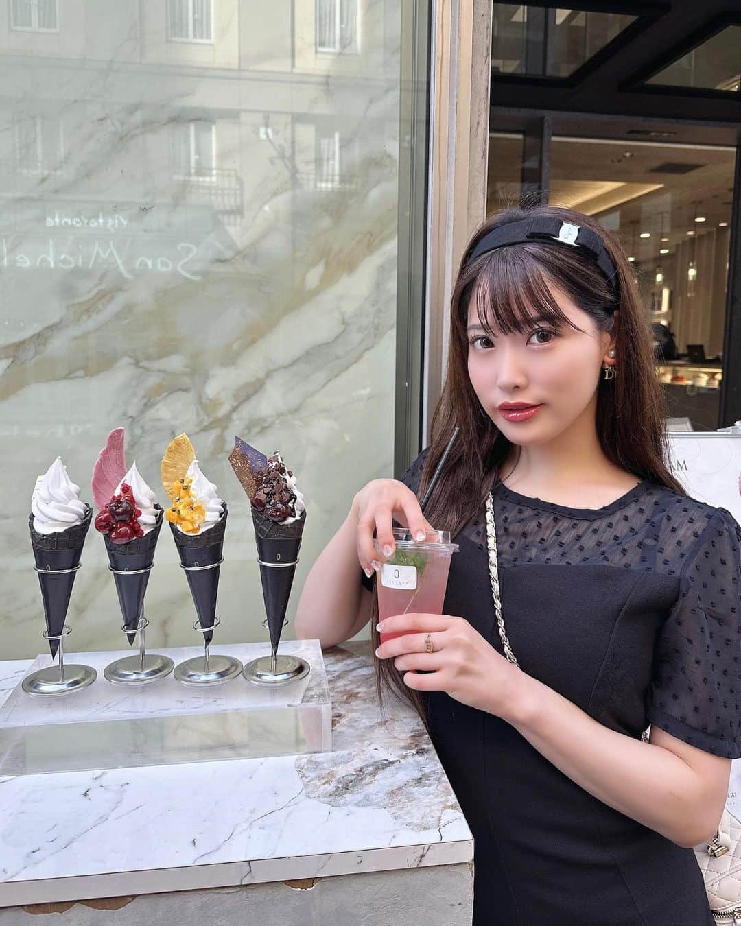 RENAのインスタグラム：「ルワンジュの 新作アイスクリーム 美味しすぎた🥹🧸💗💗  そして最近肌治療でフォトやって お肌の調子良い🥳✨ @mybeautyclinic_official   1回でもソバカス薄くなった😭 肌診断もできるから自分の肌には どの治療が合うかわかるし 本当におすすめ！！！ ・ #バーレスク東京 #burlesquetokyo #バーレスク東京のマシュマロ #ルワンジュ東京　#アイスクリーム #マイビューティークリニック #肌治療　#フォトフェイシャル」