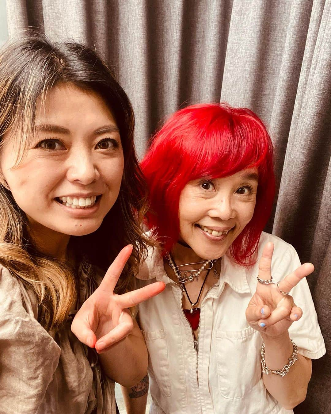 野沢直子さんのインスタグラム写真 - (野沢直子Instagram)「還暦記念の赤🟥  ももちゃん、ありがとおおお。  あさっては、、 14:00~ TFM JUMP UP MELODIES  17:00~ MX 5時に夢中 聴いてね！観てね！  @hair_ism @ism_omotesando @momomika0314  #コンビニ依存症」7月5日 18時06分 - naoko.nozawa