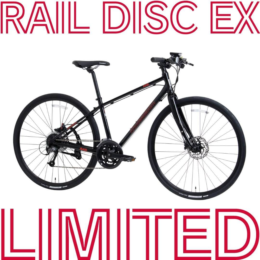 KhodaaBloomさんのインスタグラム写真 - (KhodaaBloomInstagram)「RAIL DISC EX LIMITED 超軽量DISCクロスバイク「RAIL DISC EX-LIMITED」が７月末に入荷します。 生産台数300台の限定商品となります。  クランクとタイヤの変更で通常モデルより-400gの重量「9.9ｋｇ」を達成しました。 車体カラーはブラック(グロス)、ダウンチューブのロゴはレッドの抜き文字の限定デザインです。 700×32Cのタイヤにカーボンフォーク搭載で快適な乗り心地を実現。 さらにRAILシリーズには総額￥6,000相当のベル、ライト、ペダル、キックスタンドが標準装備しています。  ----- 希望小売価格¥99,000(税抜) サイズ: 400mm(155-170cm) 440mm(165-180cm) 480mm(170-190cm) 重さ:9.9kg (480mm、付属品除く) 変速:18 Speed カラー:ブラック(グロス) -----  ※ご予約等は各お取扱店までお問い合わせください。  #KhodaaBloom #KBbike #コーダーブルーム #RAIL #レイル #油圧ディスクブレーキ #リフレッシュタイム #サイクリング #クロスバイク #スポーツ自転車 #自転車好きな人と繋がりたい #自転車のある生活 #自転車のある風景 #igcjp #cyclingpassion #自転車生活 #ロングライド #自転車通勤 #自転車通勤部 #ilovemybike  #カッコイイ自転車」7月5日 18時00分 - khodaabloom