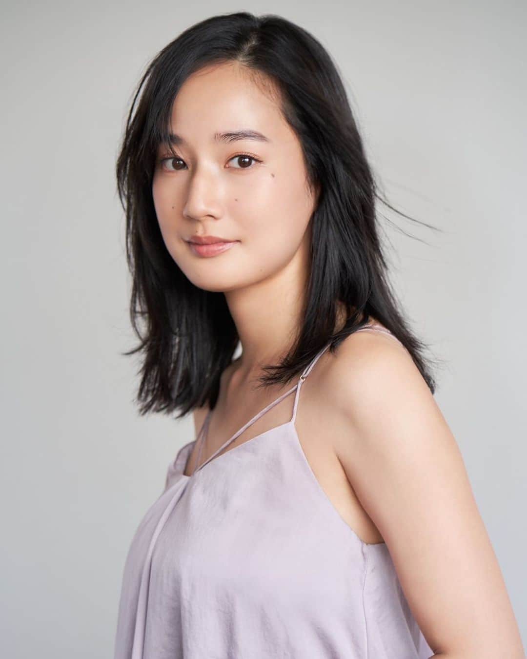 高嶋香帆のインスタグラム：「ご報告です。  新しく、ネイムマネジメントにお世話になる事となりました。  お仕事のお問い合わせは、事務所ホームページよりお願い致します☺️  @name_management   今後ともマイペースにお仕事頑張ります👶」