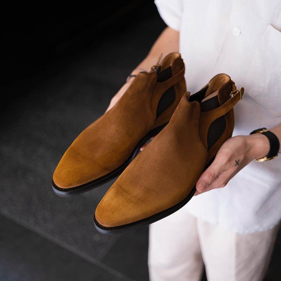 のインスタグラム：「[For Suede Leather Lovers]  Model : Bernay Material : Suede Leather Color : Clay Patina  Available in special order www.corthay.com #corthay」