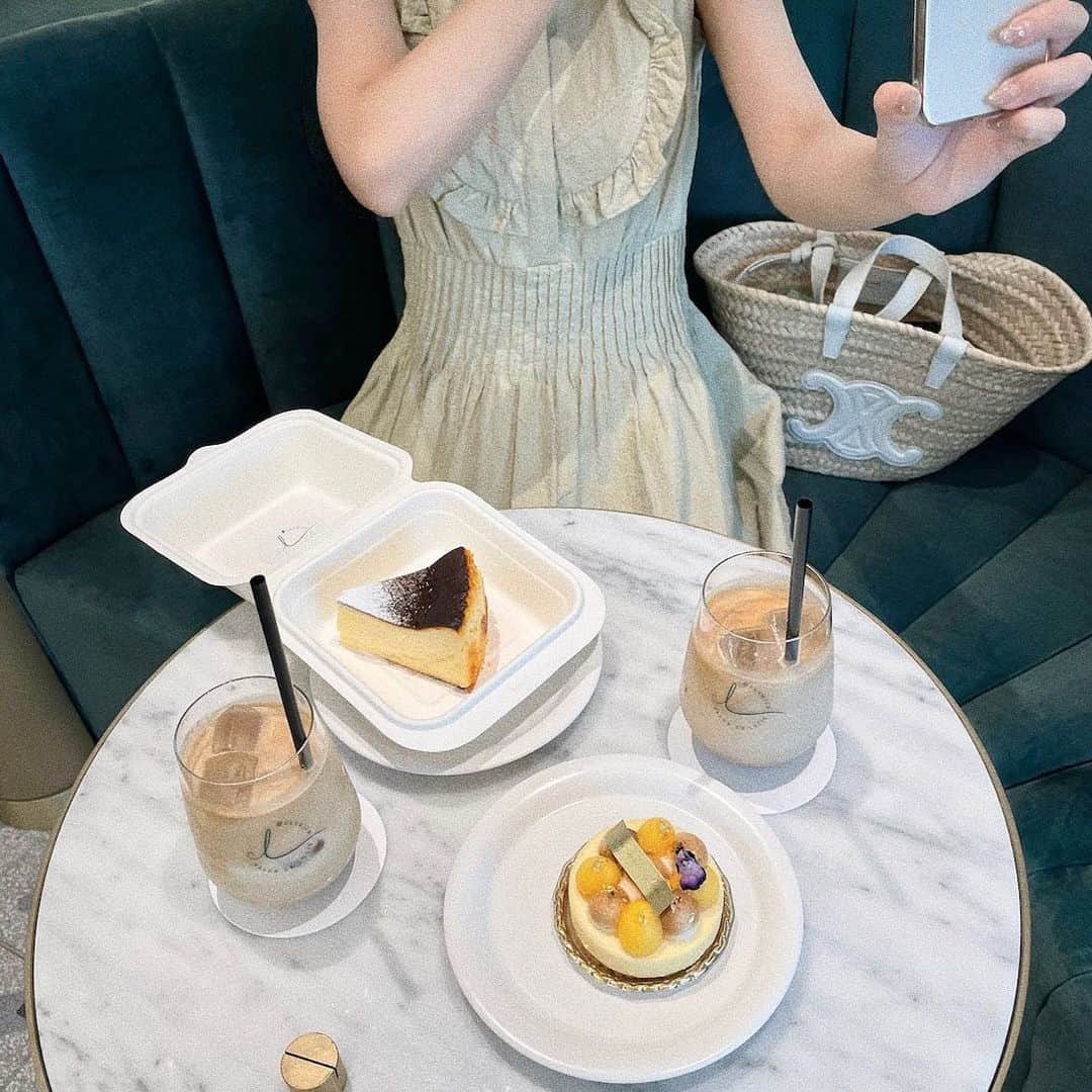 のインスタグラム：「@salon_de_louis_premium 🩵🪽」