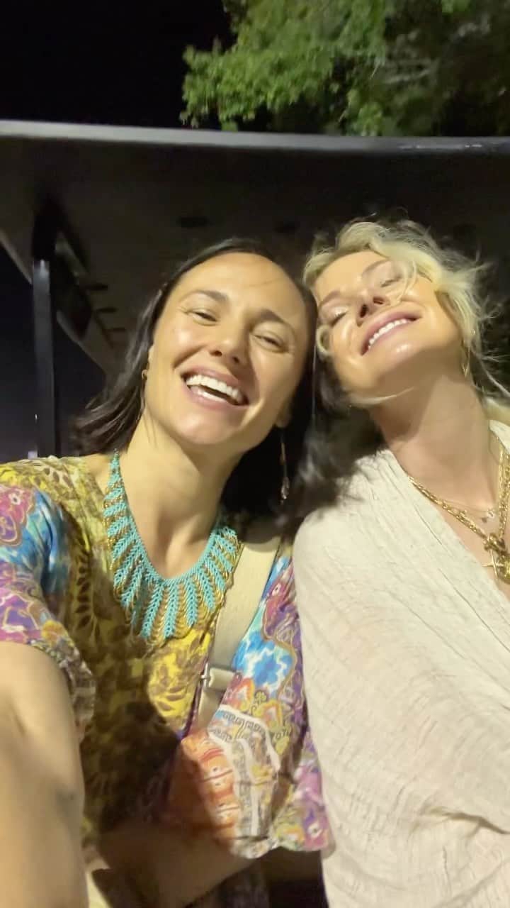 ブリアナ・エヴィガンのインスタグラム：「Nothing like family time, Los Angeles, Nashville and New York. 5 kids under 5 and some… may the good times and memories keep on rollin. ♥️ More coming soon.」