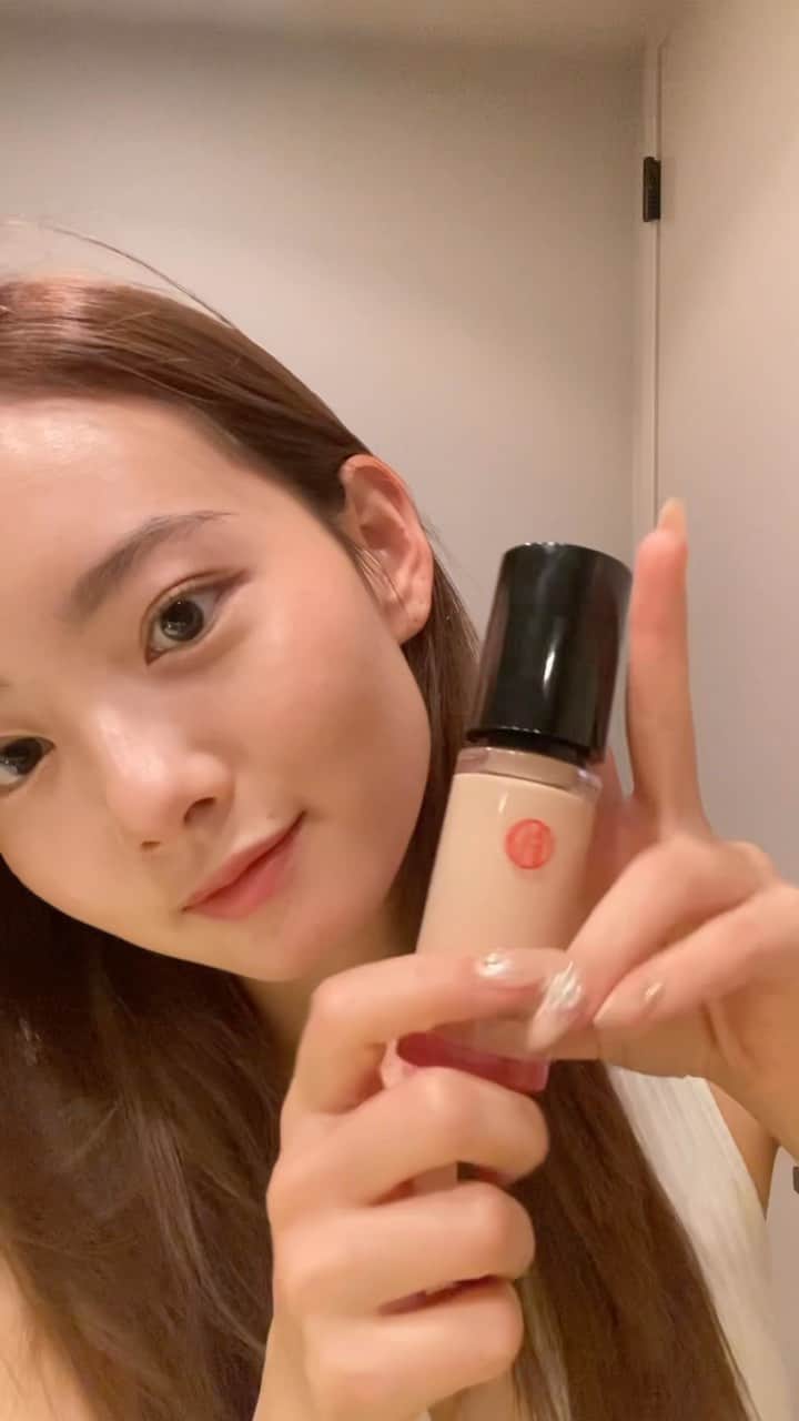 青山舞莉のインスタグラム：「one of my favorite foundations 🤍👀  i feel like ive never made a grwm kind of video with this one  such a natural and light weight foundation! if ur looking for these two words in ur base make up, this one is it!!!   PR @kohgendo_official #アクアファンデーション #リキッドファンデーション #長持ちファンデ #ツヤ肌ファンデ #こうげんどう #江原道 #kohgendo」