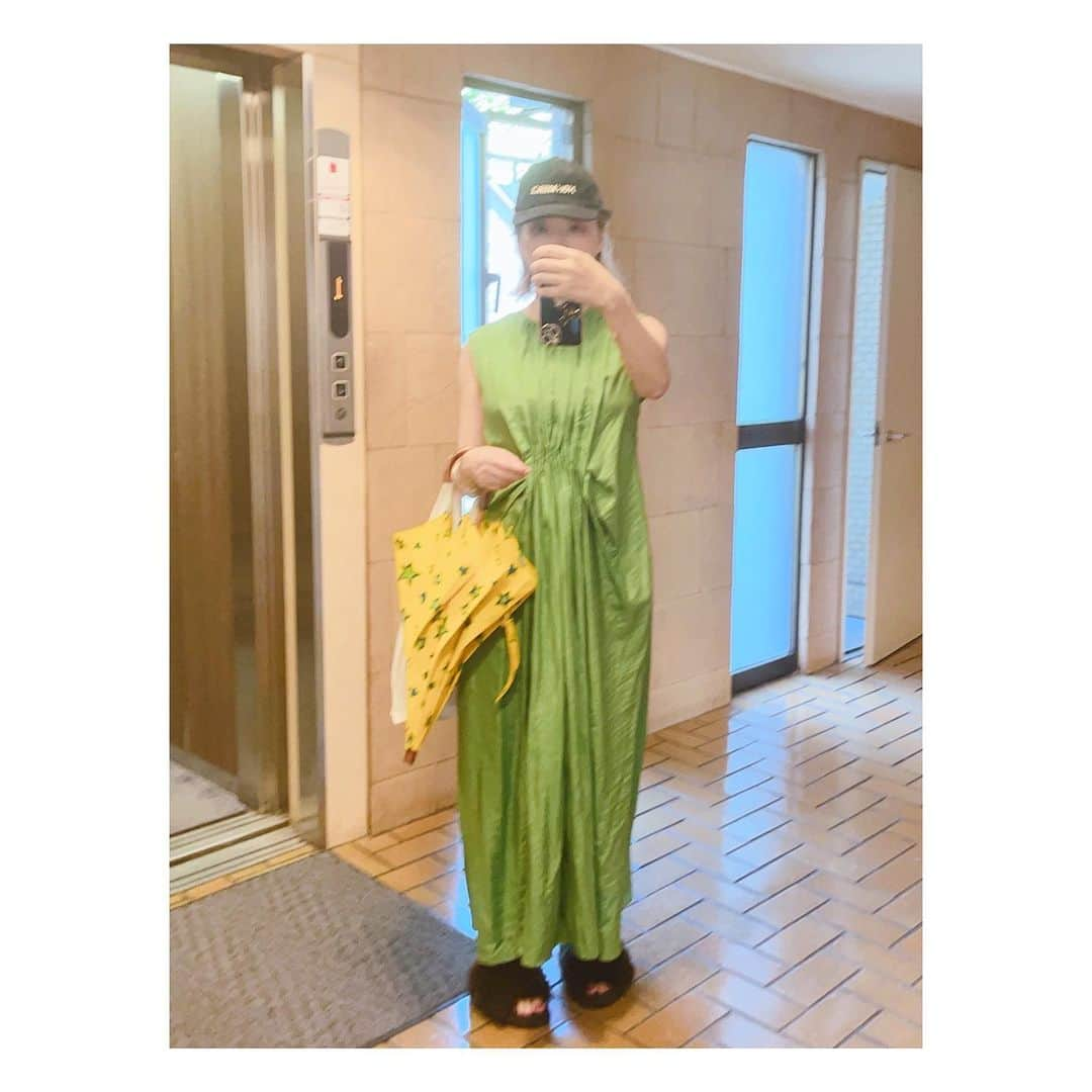 阿部洋子さんのインスタグラム写真 - (阿部洋子Instagram)「👗👠💕👯‍♀️🥂🍴🧚‍♂️  #最近のあたす  と #ちょっと前のあたす   📸1 よーこちんと久々にごはん 美味しいお店発見！  📸9.10 ジェンヌさん @sabasienne58 と まさよちゃん @masayomurayama の 友人知人の会へ ジェンヌさんとまさよちゃん以外はじめまして🤩 日向夏🍊⸒⸒をいただいて、ナゾの顔しとる🙄  #ootd #sotd #fashionaddict #記録」7月5日 18時32分 - hirocoring