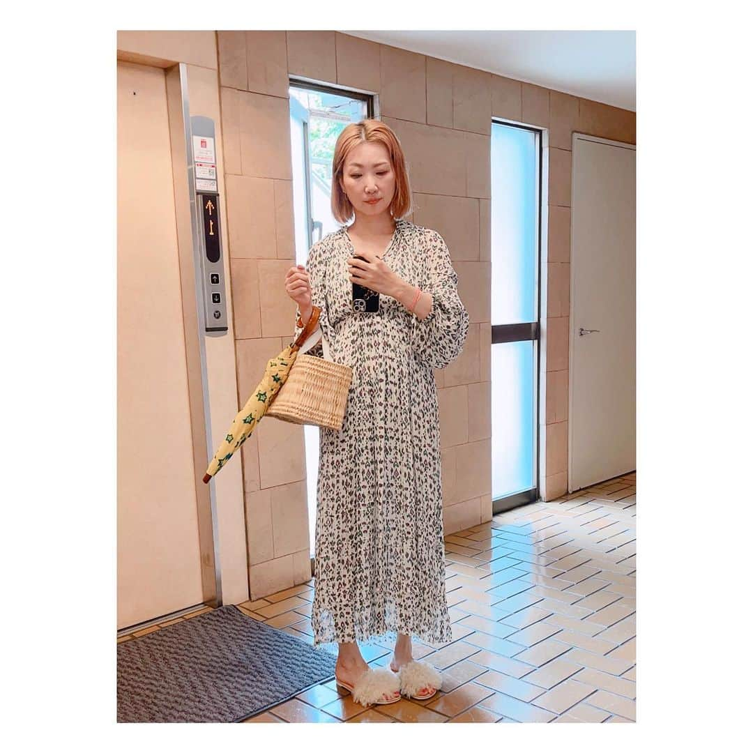 阿部洋子さんのインスタグラム写真 - (阿部洋子Instagram)「👗👠💕👯‍♀️🥂🍴🧚‍♂️  #最近のあたす  と #ちょっと前のあたす   📸1 よーこちんと久々にごはん 美味しいお店発見！  📸9.10 ジェンヌさん @sabasienne58 と まさよちゃん @masayomurayama の 友人知人の会へ ジェンヌさんとまさよちゃん以外はじめまして🤩 日向夏🍊⸒⸒をいただいて、ナゾの顔しとる🙄  #ootd #sotd #fashionaddict #記録」7月5日 18時32分 - hirocoring