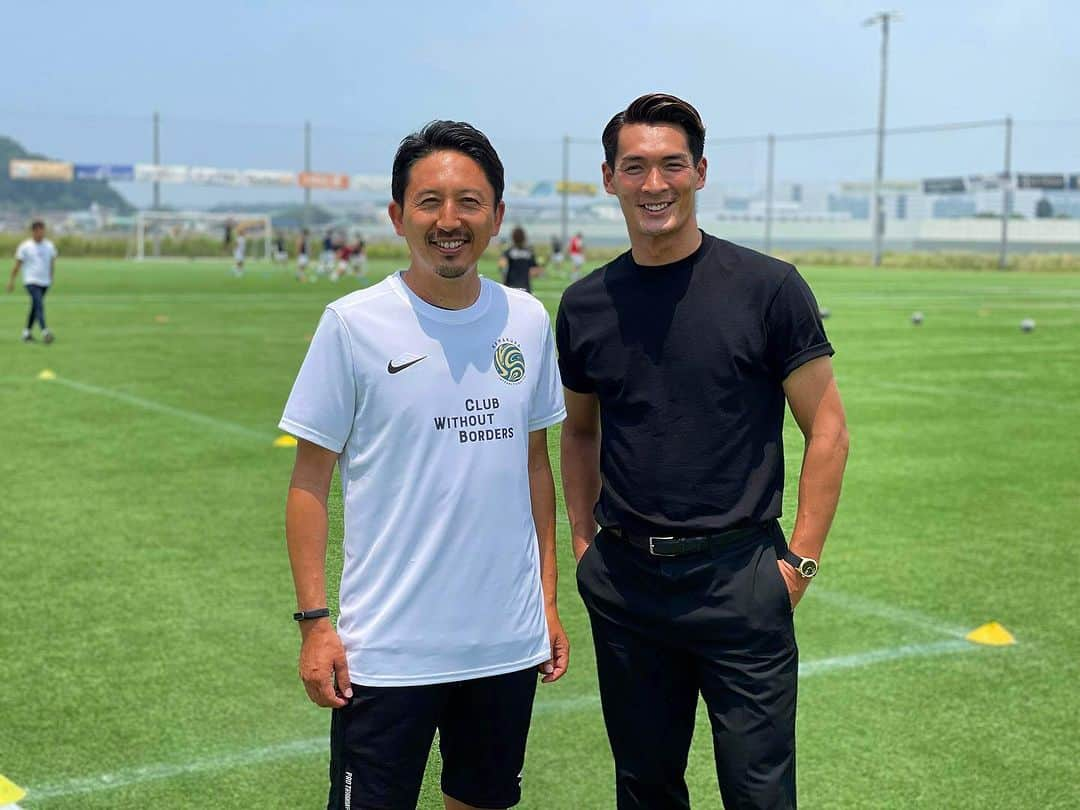 橋本英郎のインスタグラム：「#鎌倉インテル の試合イベントで、久しぶりの再会  サッカー現場で会えて楽しかった！  ライセンスの話や指導の話をできて満足やし、また近々話しましょう！！  #橋本英郎  #槙野智章  #サッカー  #サッカー日本代表  #日本代表 #日本代表サッカー  #サムライブルー  #samuraiblue  #jリーグ  #jリーグ」