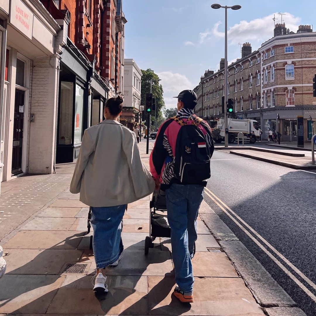 Jennifer Bachdimのインスタグラム：「Lately life in London ❤️ #teamBachdim #London」