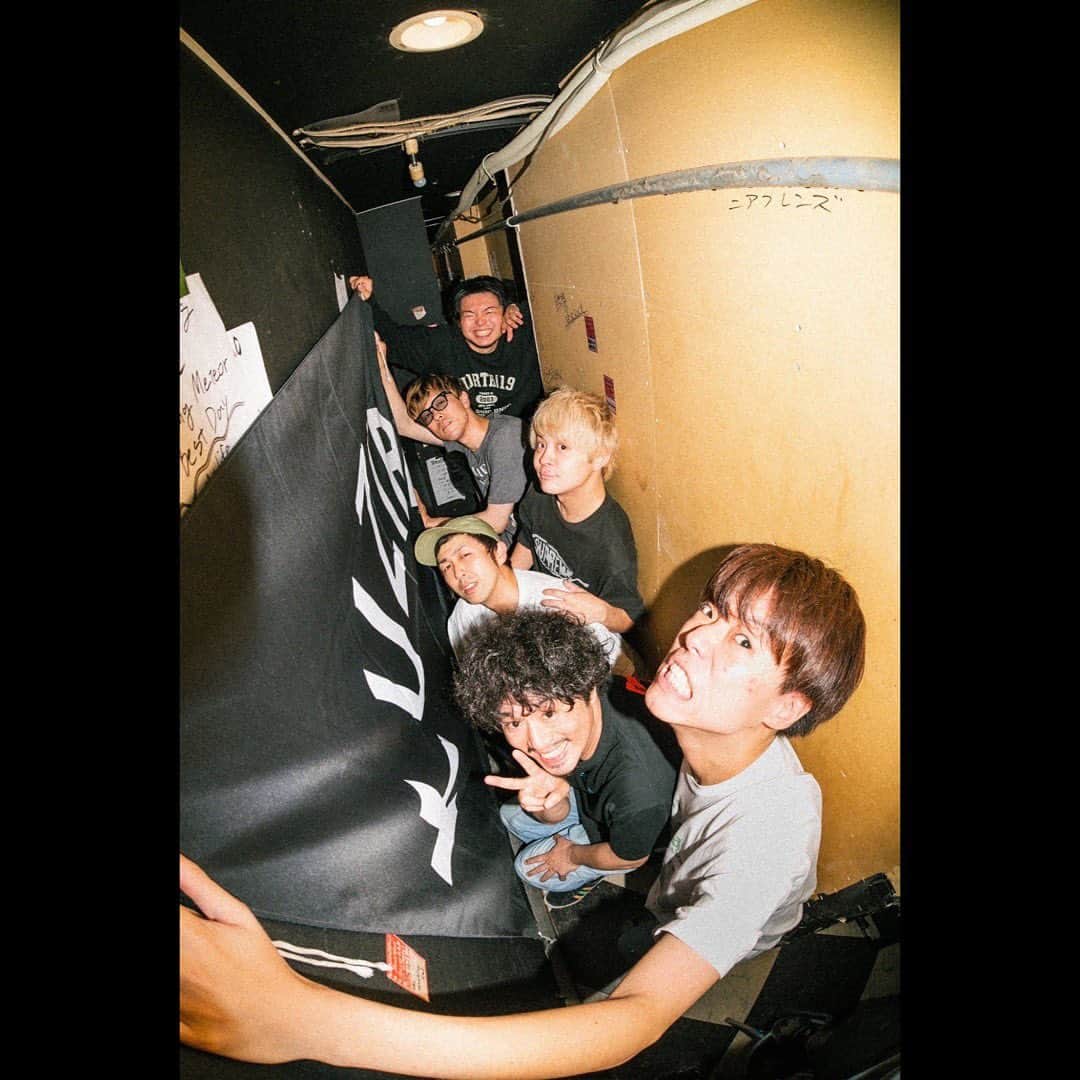 馬場豊心のインスタグラム：「KUZIRAの企画で名古屋！ 自分達の原点のライブハウスに自分達のルーツのバンドを呼んでのツーマンという素敵な企画。 その一発目に呼んでもらえて嬉しかったです！ 観てくれたみなさんありがとう！ みんなで力合わせてメロコア盛り上げていきたいね〜！ 新曲楽しい🔥  photo by @_hbworks」