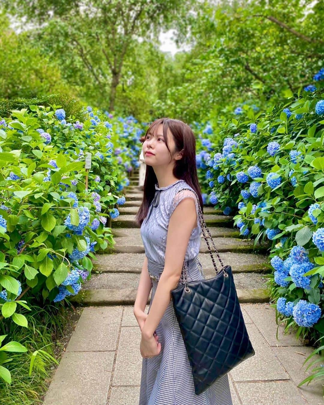 荒野姫楓さんのインスタグラム写真 - (荒野姫楓Instagram)「何枚目が一番好きですか？💐  .  #名古屋#名古屋アイドル#アイドル#紫陽花 #あじさい#ブルベ#お気に入り#flowers#greenbeauty #SKE48#idol#Nagoya#asiangirl#asian#Japaneseidol#hydrangea#hydrangeas」7月5日 18時50分 - _arnhmk_