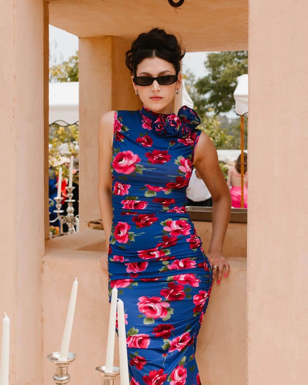 Vogue Españaさんのインスタグラム写真 - (Vogue EspañaInstagram)「Cuando la moda se fue de boda: así fue el enlace en Ibiza entre la creativa @virginia_sancho y el fotógrafo @txemayeste, con estrellas como @ursulolita y @chinodarin entre los invitados y la actuación sorpresa de @azucarmorenoficial. “Lo mejor fue ver a todos nuestros invitados pasárselo en grande. Muchos de nuestros amigos todavía nos preguntan si nos casamos de nuevo”, recuerda la novia. {Puedes ver todas las fotos en el link de la bio} ▪️Fotos: @diasdevinoyrosas  ▪️Texto: @garbicong」7月5日 18時51分 - voguespain
