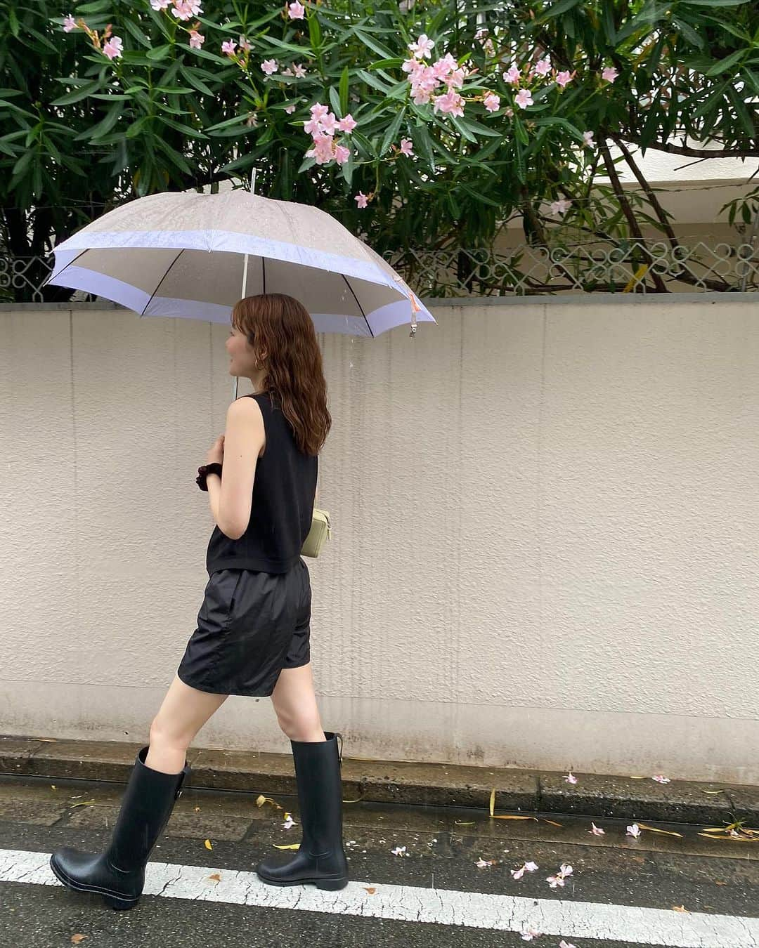 穴井千尋さんのインスタグラム写真 - (穴井千尋Instagram)「. 雨の日コーデ👢☔️ . #私服 #ファッション #コーディネート #雨の日コーデ #長靴 #レインブーツ #梅雨 #洋服 #fashion #coordinate #outfit #rainyseason #wear #rainboots #chr_code」7月5日 18時51分 - chihiro_anai_official