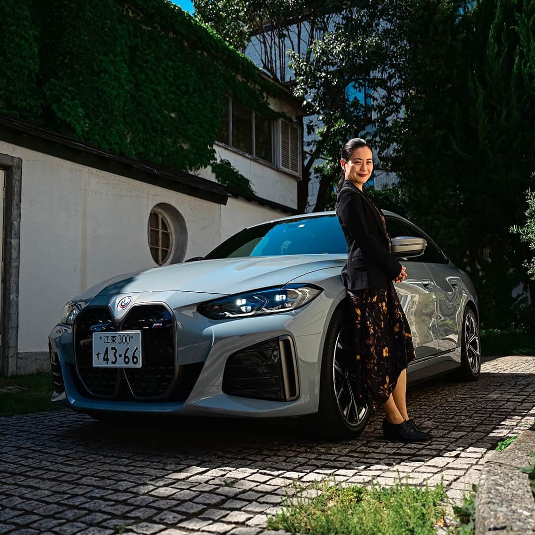 BMW Japanさんのインスタグラム写真 - (BMW JapanInstagram)「THE i4 “駆けぬける歓び”を味わえるひととき。  ワンペダル走行は日常遣いの理想形、スポーツモードは非日常的な運転の楽しさを感じることができると語ったのは、シナモンAI代表 #平野未来 さん。  アクセルを踏み、一瞬で心が解放されるBMW i4 M50（ブルックリン・グレー）の魅力とは。  インタビュー記事は @bmwjapan アカウントトップのURLからチェック。  #FREUDEforever #先駆者が見た景色 #BMW #駆けぬける歓び #BMWJapan #THEi4 #BMWi4 #BMWelectric #electriccar #EVcar #電気自動車」7月5日 19時00分 - bmwjapan