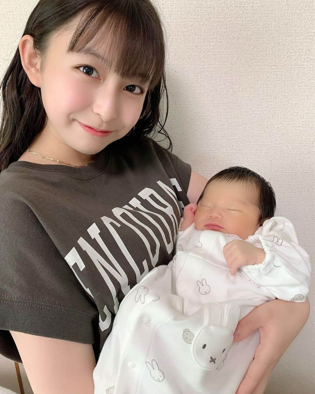 ゆめ & じゅなさんのインスタグラム写真 - (ゆめ & じゅなInstagram)「妹です💖  嘘です😏 でも妹みたいに可愛いです！ 早く東山動物園に一緒に行きたいです！  #ゆめじゅな #野崎珠愛 #09 #13歳  #中二 #妹#赤ちゃん#ベビー #baby  #新生児 #可愛い #癒し  #レピピアルマリオ #レピピコーデ  #東山動物園 #大きくなってね」7月5日 19時00分 - yumejuna