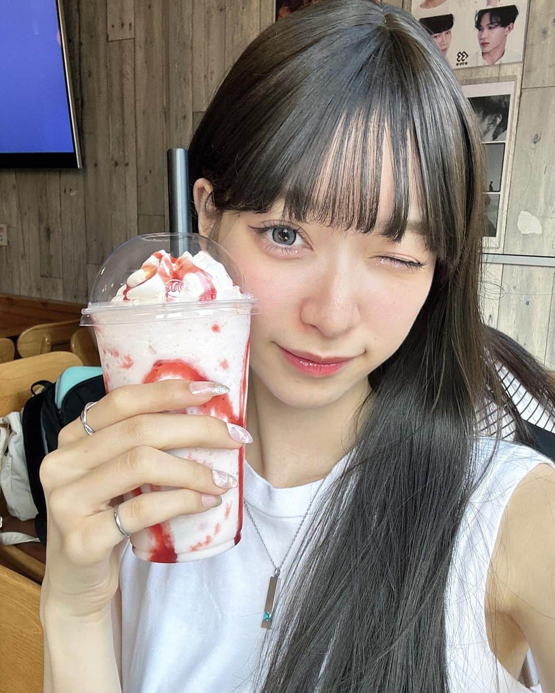 夏目璃乃さんのインスタグラム写真 - (夏目璃乃Instagram)「🍓  実は絶賛体調崩し中なのです、、  ガッツリ風邪なんだけれども、早く遊びに行きたいー！！！！🥺」7月5日 20時00分 - natsume_rino