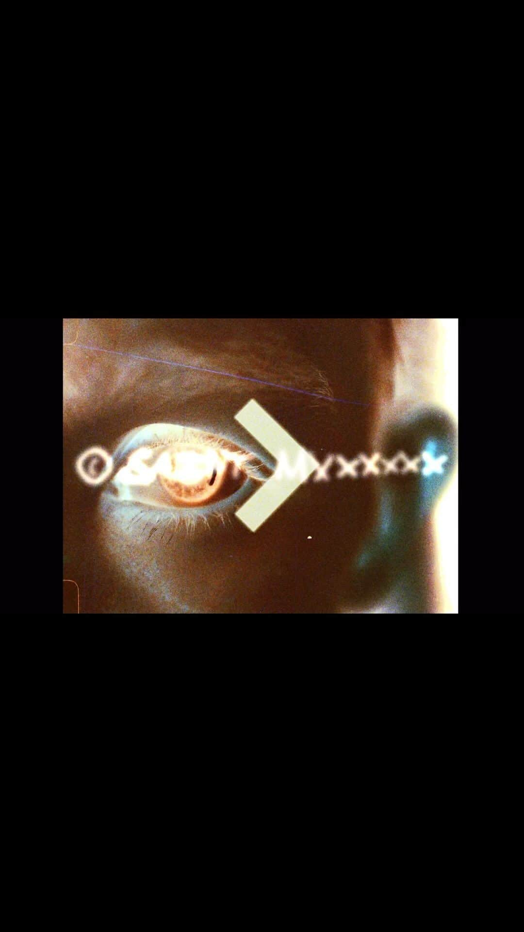 のインスタグラム：「©SAINT Mxxxxxx teaser movie for 2023 Autumn/Winter Collection.   Director: Koshun Mamiya (YUKIKAZE) @koshunn  Assistant Director: Kaiya Baba (YUKIKAZE) @babakaiya  Director of Photography: Kotaro Yamada (YUKIKAZE) @kotaroyamada_jp  1st AC: Sora Okubo (YUKIKAZE) @sora075_  Photographer: RK @rkrkrk  Producer: RK @rkrkrk Yuto Takoshima  (YUKIKAZE)@yutotakoshima Music Producer: Takumi Maki @takumi_mk14  Pianist: Leno (Billyrrom) @_lillennon  Production: YUKIKAZE」