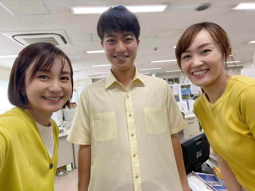 古屋敷沙耶さんのインスタグラム写真 - (古屋敷沙耶Instagram)「昨日のアナウンス部はYellow Day💛🧡 . . たまたま色が被る不思議。笑 . . . . #アナウンス部#アナウンサー #黄色コーデ#イエローコーデ #金運上がりそう笑」7月5日 19時14分 - mrt.furuyashiki