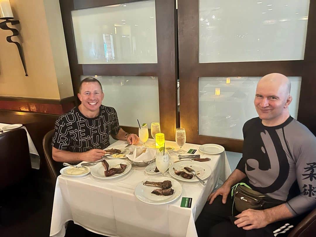 ジョルジュ・サンピエールのインスタグラム：「We are eating like T-Rex tonight 🦖」