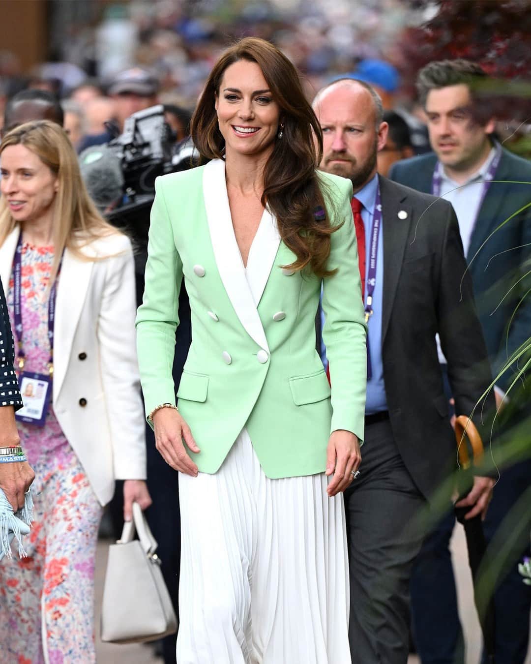 Vogue Australiaさんのインスタグラム写真 - (Vogue AustraliaInstagram)「Princess of the Court! 🎾 #KateMiddleton, the Princess of Wales, attended #Wimbledon today and added a very ’80s-inspired twist to a classic tennis style. At the link in bio, her full look.   📸 Getty Images」7月5日 10時20分 - vogueaustralia