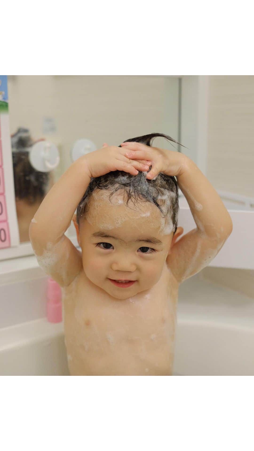 Keikooooooのインスタグラム：「最近子供と一緒に ダイアンビートゥルー（Relux）の シャンプー＆トリートメントを使ってます💛 ビーガン処方で頭皮を優しくケアしてくれ、 オーガニック成分だから子供と一緒に使える👶🏻✨ しかも泡立ちも良いしコスパも◎ 全国のマツキヨ、ココカラで買えますよーっ🎵  #ダイアンビートゥルー #dainebetrue #クリーンビューティー#ダイアン#シャンプー#ヘアケア#ヴィーガンコスメ#マツキヨ #子供のいる暮らし」