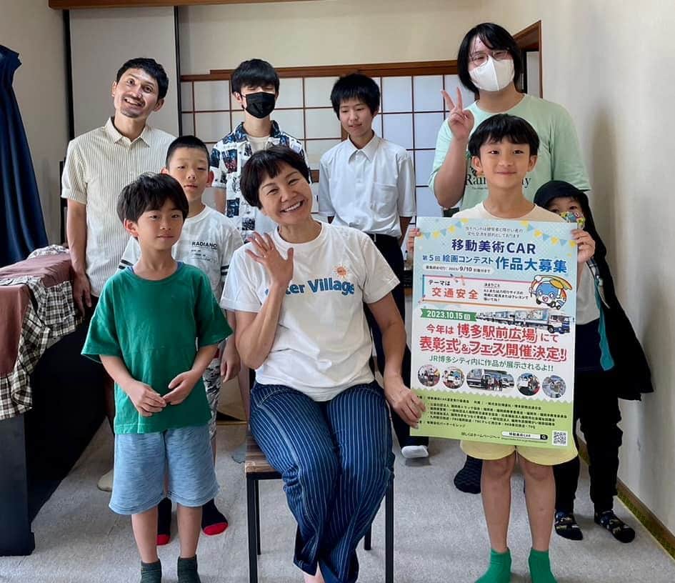 山本華世のインスタグラム：「今年もやり取ります絵画コンテスト‼️ 移動美術carだけでなく、10/15に表彰式&フェスをします。今回は出演者も募集‼️是非一緒に楽しい時間を過ごしましょう。詳しくは↓↓↓健常者と障がい者の文化交流イベント❤️ https://www.hus.co.jp/idoubijyutsucar-4-2/」