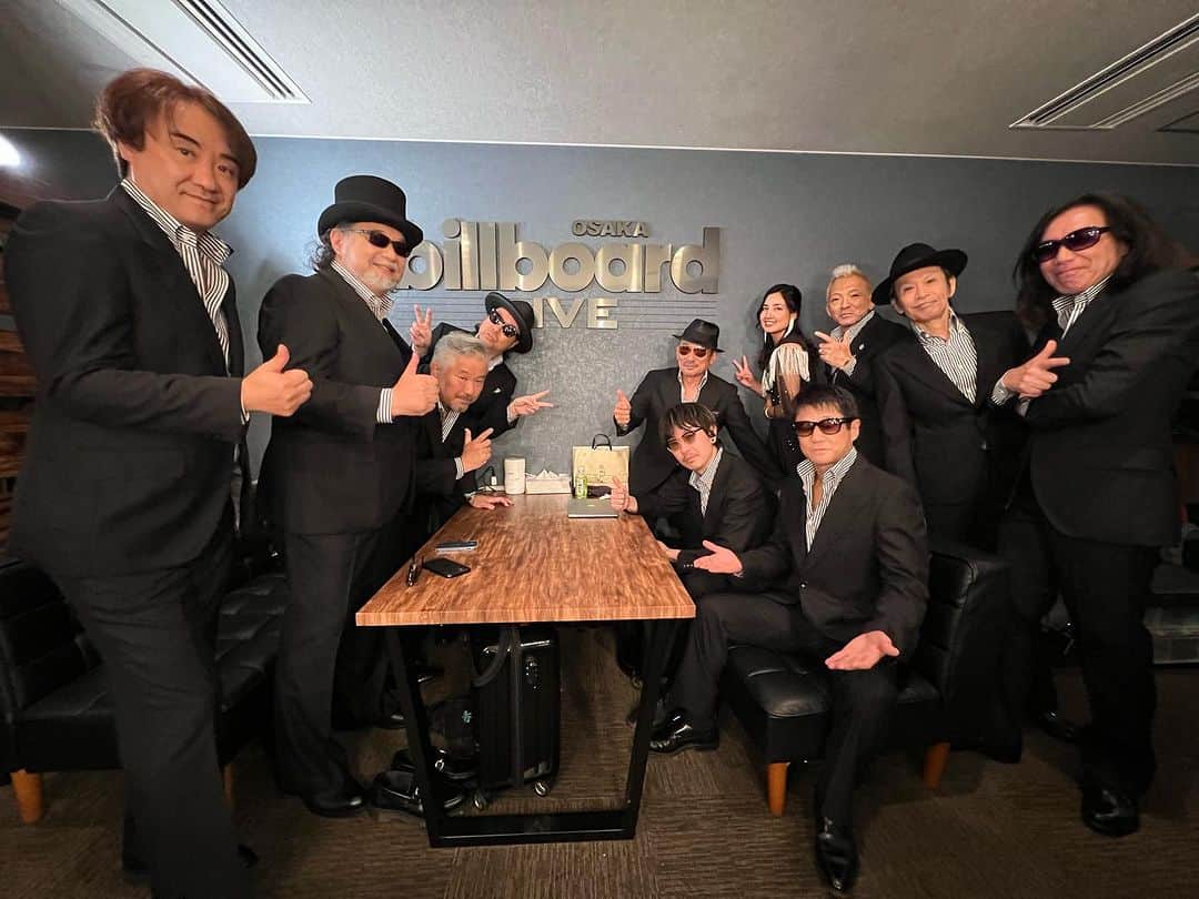クレイジーケンバンド【公式】さんのインスタグラム写真 - (クレイジーケンバンド【公式】Instagram)「ビルボードライブ大阪初日ありがとうございました！ 数年ぶりに声が出せるようになって初の大阪おかげさまで盛り上がりました！ 昨夜よりメンバーの立ち位置が少し変わりましたよー。 本日もよろしくお願いいたします。  byスタッフ  #クレイジーケンバンド #crazykenband #横山剣 #billboardlive #osaka #4枚目の高橋さんが平面的です」7月5日 10時57分 - crazykenband_official