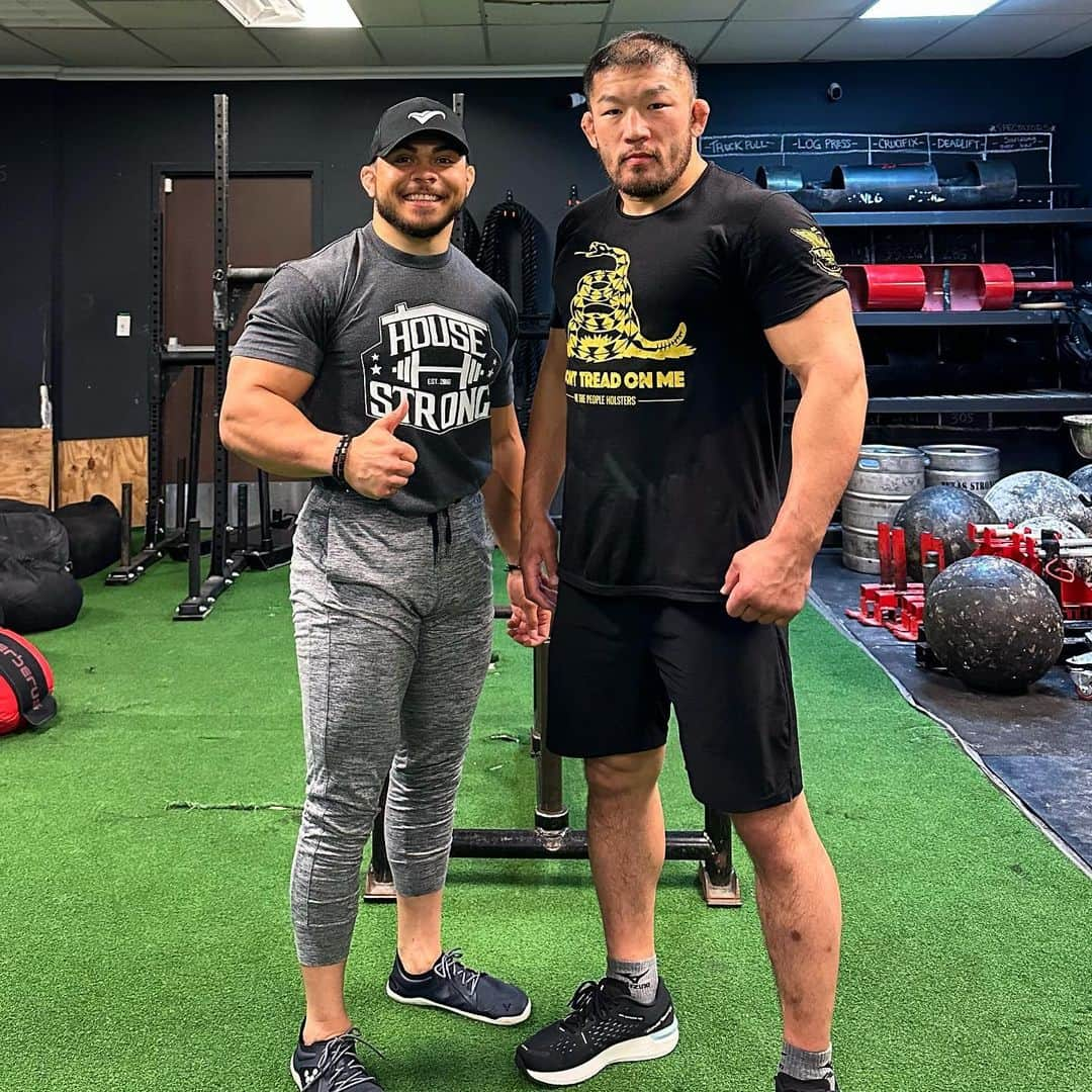 石井慧さんのインスタグラム写真 - (石井慧Instagram)「Spent my 4th of July training Olympic Gold Medalist @satoshiishii0141 to help him prepare for his upcoming @pflmma fight in San Antonio . Leading him through some strength and conditioning at @bigtexgym . Thank you my friend for the honor of being able to help you get ready.  Satoshi is one of the most respectful, humble badasses I know. I’m super excited to see him dominate his next fight. Arigato my friend 🇯🇵🇵🇭✌🏽  Moving to Austin has been a major adjustment and growth period for me in these last 3 months. It’s been so cool being inspired by so many world class athletes on a daily basis that inspire me to chase after my dreams as hard as they chase theirs.   Happy 4th everyone ! 🇺🇸  #mma #judo #strengthandconditioning」7月5日 10時51分 - satoshiishii0141