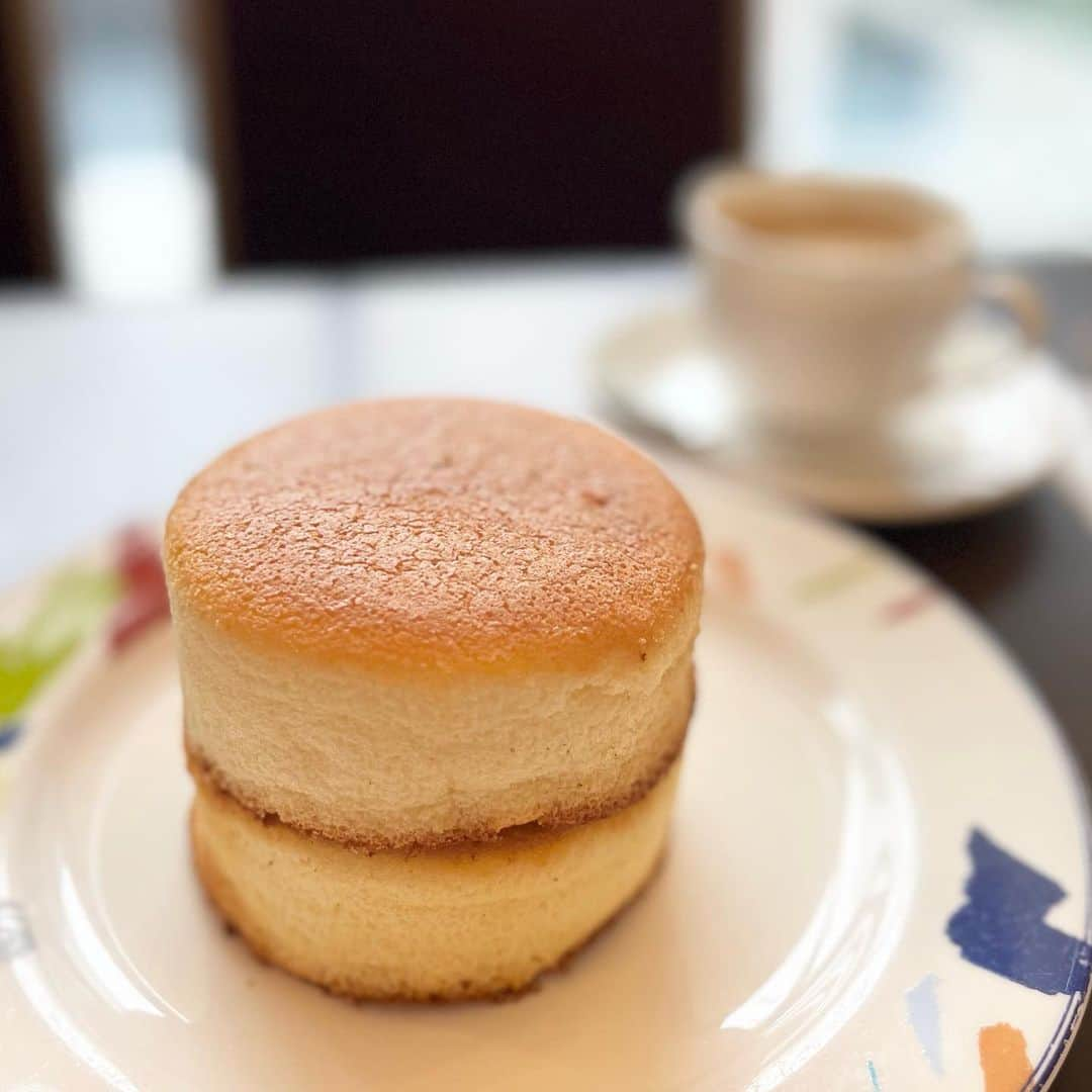 渋谷恭子さんのインスタグラム写真 - (渋谷恭子Instagram)「カステラ風 #ホットケーキ🥞  懐かしさ感じる味⁉️  #カステラホットケーキ #シンプルホットケーキ #喫茶店 #喫茶 #喫茶部 #昭和レトロ #池袋グルメ #池袋 #池袋ランチ #デパート #百貨店 #百貨店グルメ #アラフィフ #アラフィフライフ」7月5日 10時54分 - kyoko.86