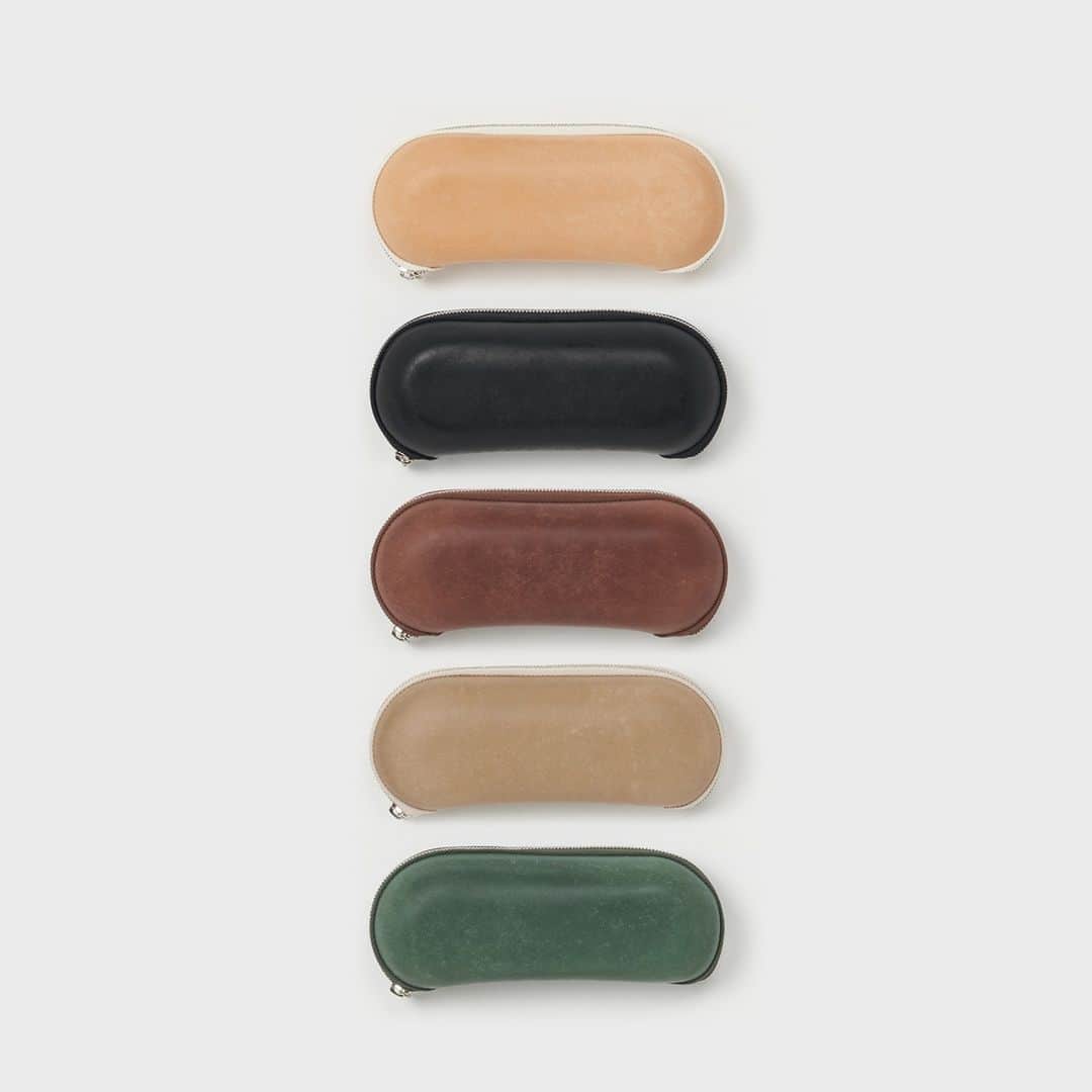 エンダースキーマのインスタグラム：「New series"graze" from the 2023sa(summer/autumn) will be at stores from the 8th of Jul. *flagship stores @sukima_shop and retailers in Japan *abroad late Sep  model: 3d case color: natural, black, choco, ivory, green  #graze #henderscheme #2023sa」
