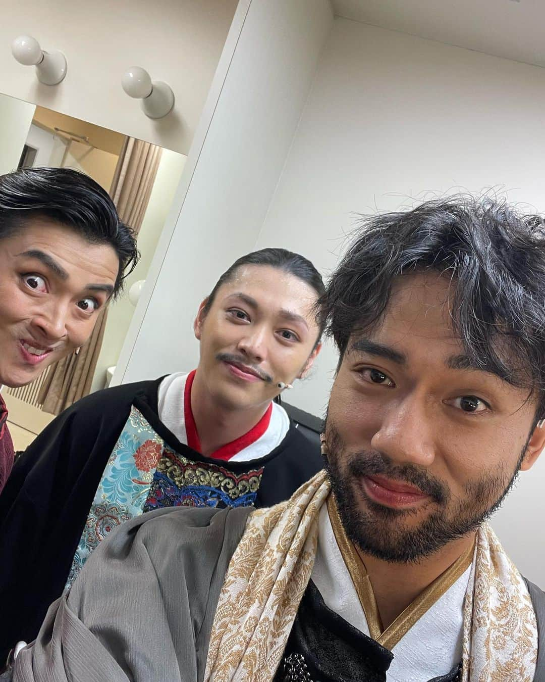 小澤雄太さんのインスタグラム写真 - (小澤雄太Instagram)「舞台　 アルカナシャドウ 絶賛上演中です。 今回はDVDも配信もございません！！！ 皆様急いで来てくださいね☺️✨  お待ちしております！！  #舞台アルカナ #サンシャイン劇場 #小澤雄太 #賀茂忠行 #安西慎太郎 #栗山航 #レアな変顔 #おざっつ」7月5日 11時15分 - yuta_ozawa_official