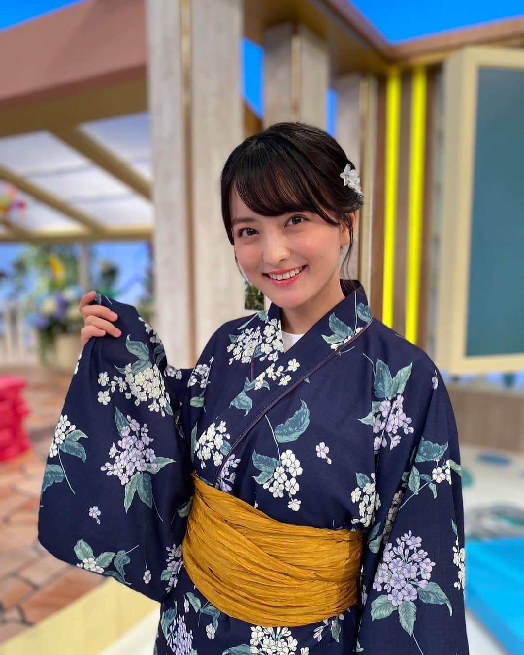 清井咲希のインスタグラム：「.  スタジオでも綺麗に撮っていただいたので載せちゃう👘✨  今年初浴衣でとっても嬉しい〜😆」