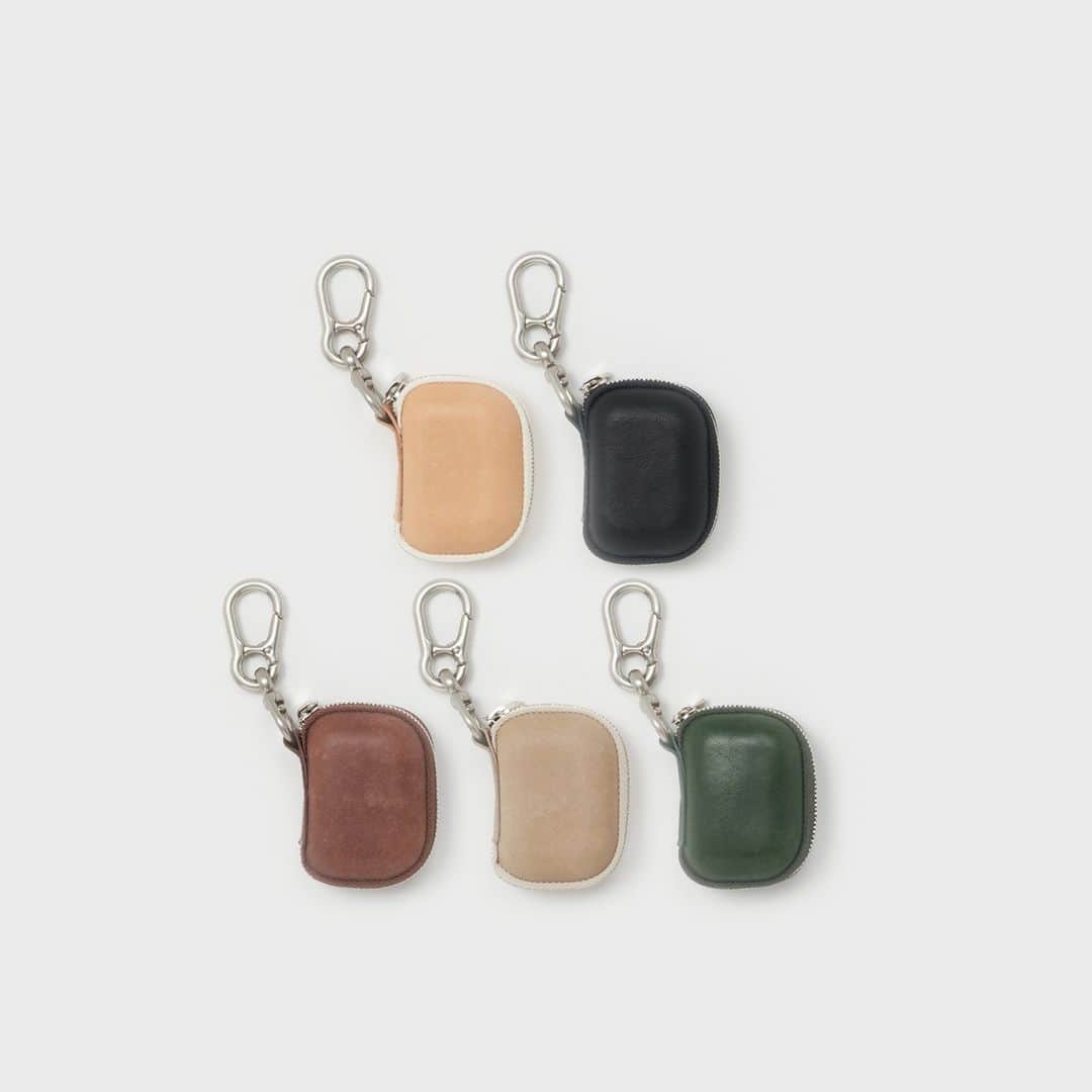 エンダースキーマのインスタグラム：「New series"graze" from the 2023sa(summer/autumn) will be at stores from the 8th of Jul. *flagship stores @sukima_shop and retailers in Japan *abroad late Sep  model: 3d case mini color: natural, black, choco, ivory, green  #graze #henderscheme #2023sa」