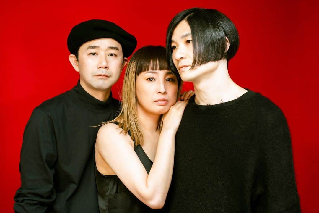 宮本菜津子のインスタグラム：「Here is my third interview, which I did with @massofthefermentingdregs !! They’re an incredibly special band to me and I loved every second I spent speaking to them, learning so much about them as a band! I wanted to make this the biggest interview I’ve done so far, so I hope it proves to be an interesting and enjoyable article to read!!!  Special thanks to my friend @ryushiroogushi for interpreting for this interview!!   You can follow the link in my bio to read it on my blog, or use this link here: https://sincerimusty.substack.com/p/slow-motion-replay-the-siren-of-now?utm_source=profile&utm_medium=reader2」