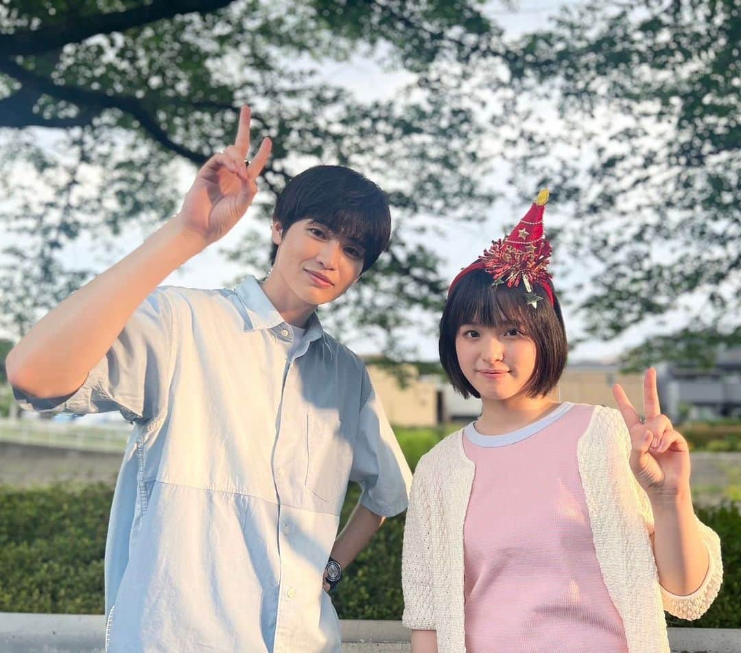 豊嶋花のインスタグラム：「いよいよ今夜24:30~ ｢ #みなと商事コインランドリー 2｣が初回放送されます〜！ シンみなも明日柊も展開が楽しみですね💕 写真はシン兄との兄妹ショット🥳 #西垣匠 さん」