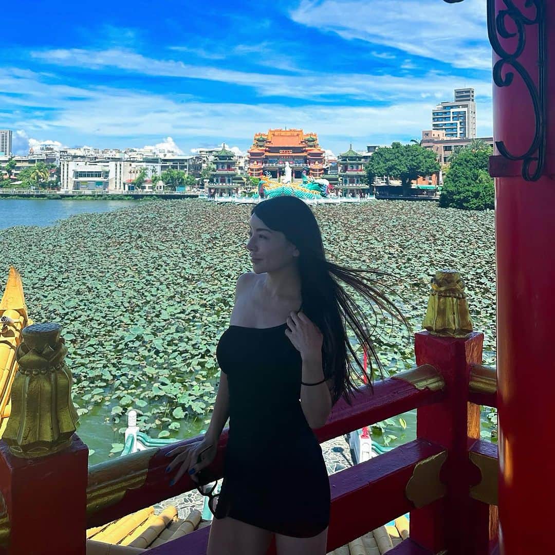 meruのインスタグラム：「よく、日本にいるイメージないって言われるし間違ってないけど海外行く目的は、全部ディズニーだから、ディズニーもユニバもない国に行ったの初めて...😂🙌 . . たまにはいいかも、、？笑 . . #disneysea  #taiwan #kaohsiung  #高雄 #台湾 #me #travelblogger  #trip #海外旅行 #海外好き #wdw #ディズニーランド  #ディズニー好き」