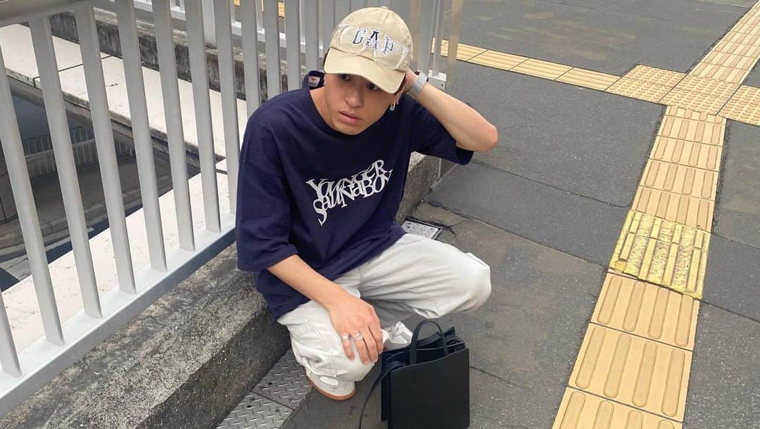 古謝那伊留のインスタグラム：「Younger Song × サウナボーイ🧖  カラーもサイズ感も可愛いTシャツです☺️🎶  今年の夏はこれを着まくるぞ😊✨  #youngersong  #サウナボーイ #saunaboy #コラボアイテム #ギフティング #gifted」