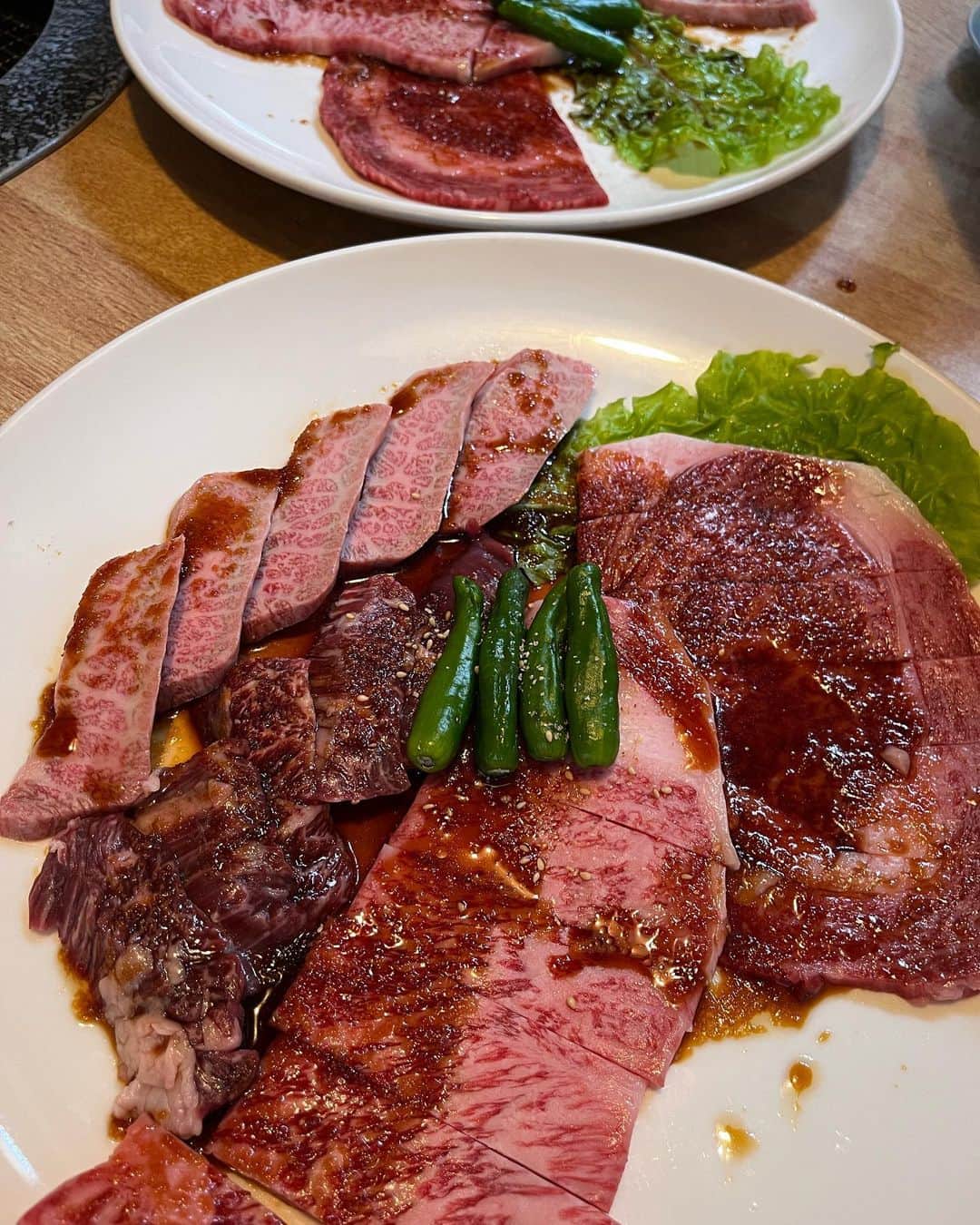 のインスタグラム：「「美味しいね」 あの後に焼肉をもりもり食べられるレモン同盟のみなさん、全員おかしいね🍋 #千秋旅日記 #千秋焼肉 #山梨」