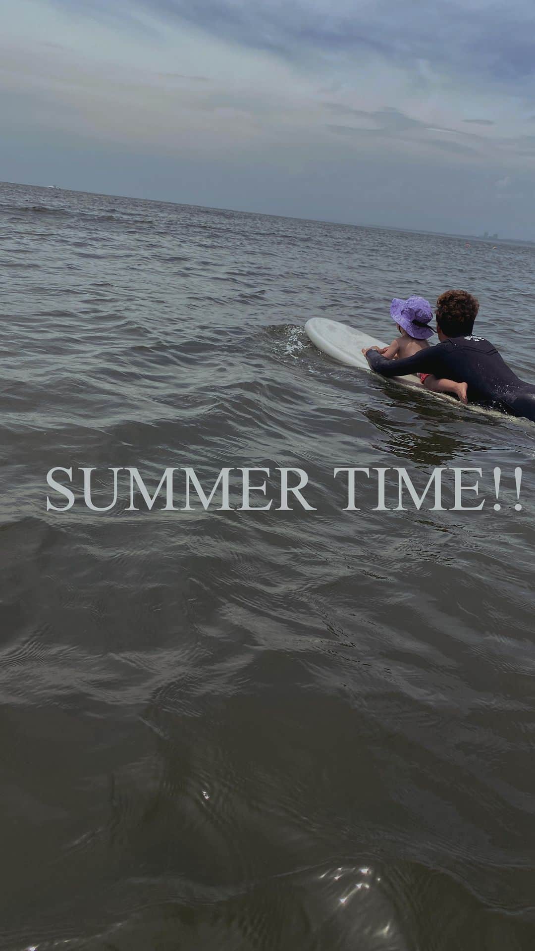 堀舞紀のインスタグラム：「🏄🏿‍♂️  #子育て記録 #et_O #1歳9ヶ月  #1歳男の子」