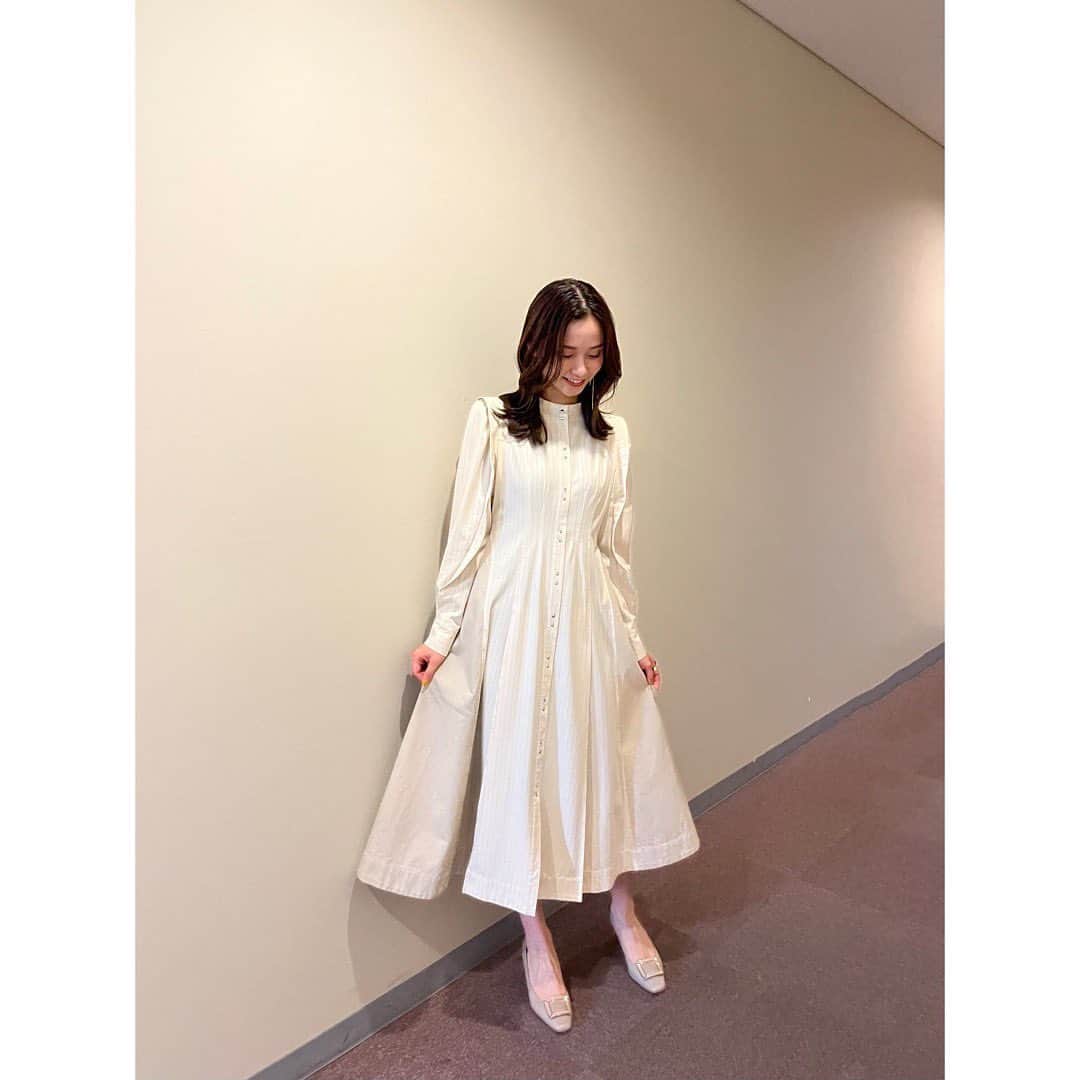 木下晴香のインスタグラム：「Dress & off shot💛 ⁡ 最後の写真、アナスタシアポーズしようって ひざまづいてくださったお二人🤭 ⁡ 2023.07.04 海宝直人さんバースデーイベント」