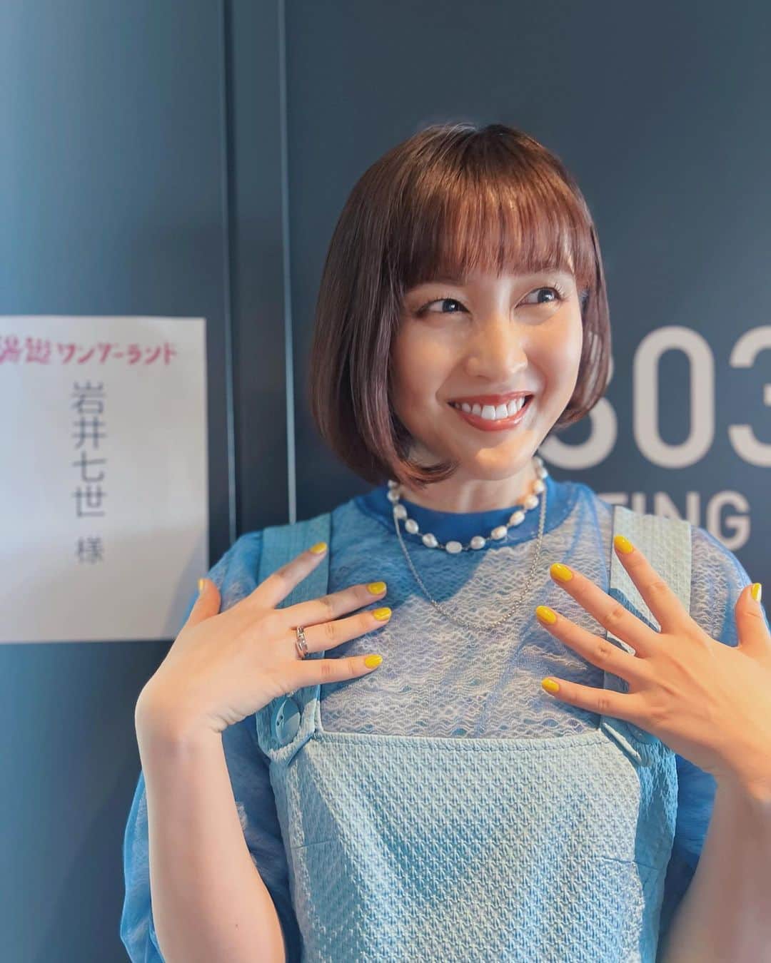岩井七世のインスタグラム：「#湯遊ワンダーランド 制作発表記者会見♨️  １話、ワクワクしたー！！！  もし「もうダメだ！自分ダメダメだ〜！」ってときこのドラマに出会えたら、不思議と希望をもらえそう。おかしくて愛しくて、ほんのちょっと気持ちも軽くなるかもしれない。お風呂みたいなドラマになりそうです。  7月15日(土)深夜スタート。  👗🩵💛 tops @thekeijiny onepeace vintage EMILLO PUCCI necklace　 ①Pearl @northworksfolk ② @muff_jewelry ring @muff_jewelry shoes @yoakinsta  会見の衣装、お気に入り🫶」