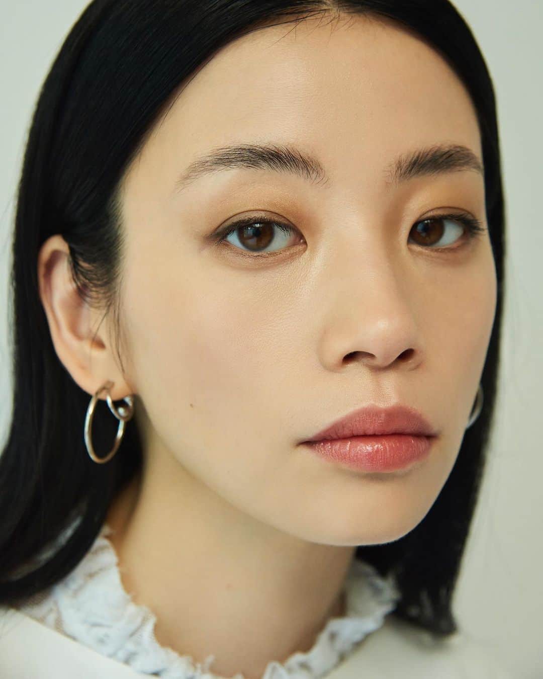 のインスタグラム：「⠀  2023 A/W Makeup Collection 洗練の余韻  ＜USE ITEM＞ ・ヴァティック アイパレット 10 リバティプラム ・ヴァティック アイズ 21 スターダスト ・イラボレート ジェル アイライナー 03 トープ ・アラウズ リップス 10 ノーブルレッド  ＿＿＿＿＿＿＿＿＿＿＿＿＿＿＿＿＿  ＜1st Line up＞ ヴァティック アイパレット ヴァティック アイズ アラウズ リップス イラボレート ジェル アイライナー  ＜2st Line up＞ スキンレゾネート リキッドファンデーション シームレス フェイスパレット スキンユニティ プレストパウダー ファンデーション ブラシ A マルチ ブラシ A  【1st Line up 発売情報】 2023年7月7日(金) 予約開始 2023年7月19日(水) 先行発売：Celvoke 阪急うめだ本店 2023年7月21日(金) 全国発売  【2st Line up 発売情報】 2023年7月7日(金) 予約開始 2023年7月26日(水) 先行発売：Celvoke 伊勢丹新宿店 2023年8月9日(水) 先行発売：Celvoke 西武池袋本店｜Celvoke 阪急うめだ本店 2023年8月18日(金) 全国発売  #Celvoke #2023AWColection #AWCollection #Eyepallet #Eyeshadow #Lips #Eyeliner #Foundation #Facepallet #Facepowder #セルヴォ―ク #2023AWコレクション #AWコレクション #秋冬新色 #秋新色 #アイシャドウパレット #アイシャドウ #リップ #アイライナー #ファンデーション #コンシーラー」