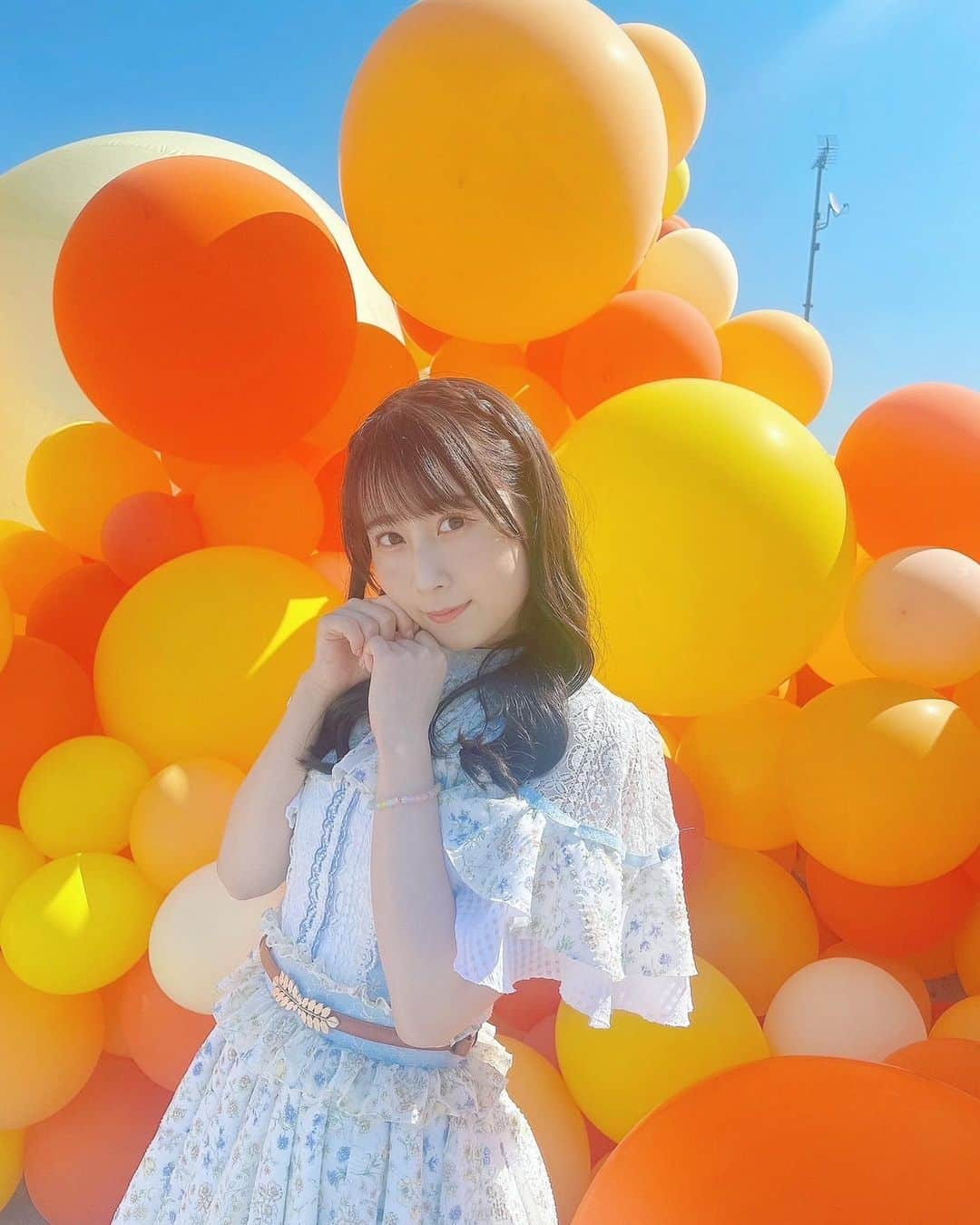 井上瑠夏さんのインスタグラム写真 - (井上瑠夏Instagram)「🌷୨୧ ☁️ ⁡ SKE48 31stシングル  ''好きになっちゃった'' 本日発売⋈*｡ﾟ ⁡ 花柄の衣装も曲も 風船いっぱいのMVも全部かわいいです🥺 好きです🥺🫶🏻 ⁡ 沢山みて、聴いて、 好き溢れちゃってください🥺🫶🏻 ⁡ #SKE48 #好きになっちゃった #アイドル #黒髪 #花柄 #風船 #🌼  ⁡」7月5日 12時51分 - ruka_inoue48