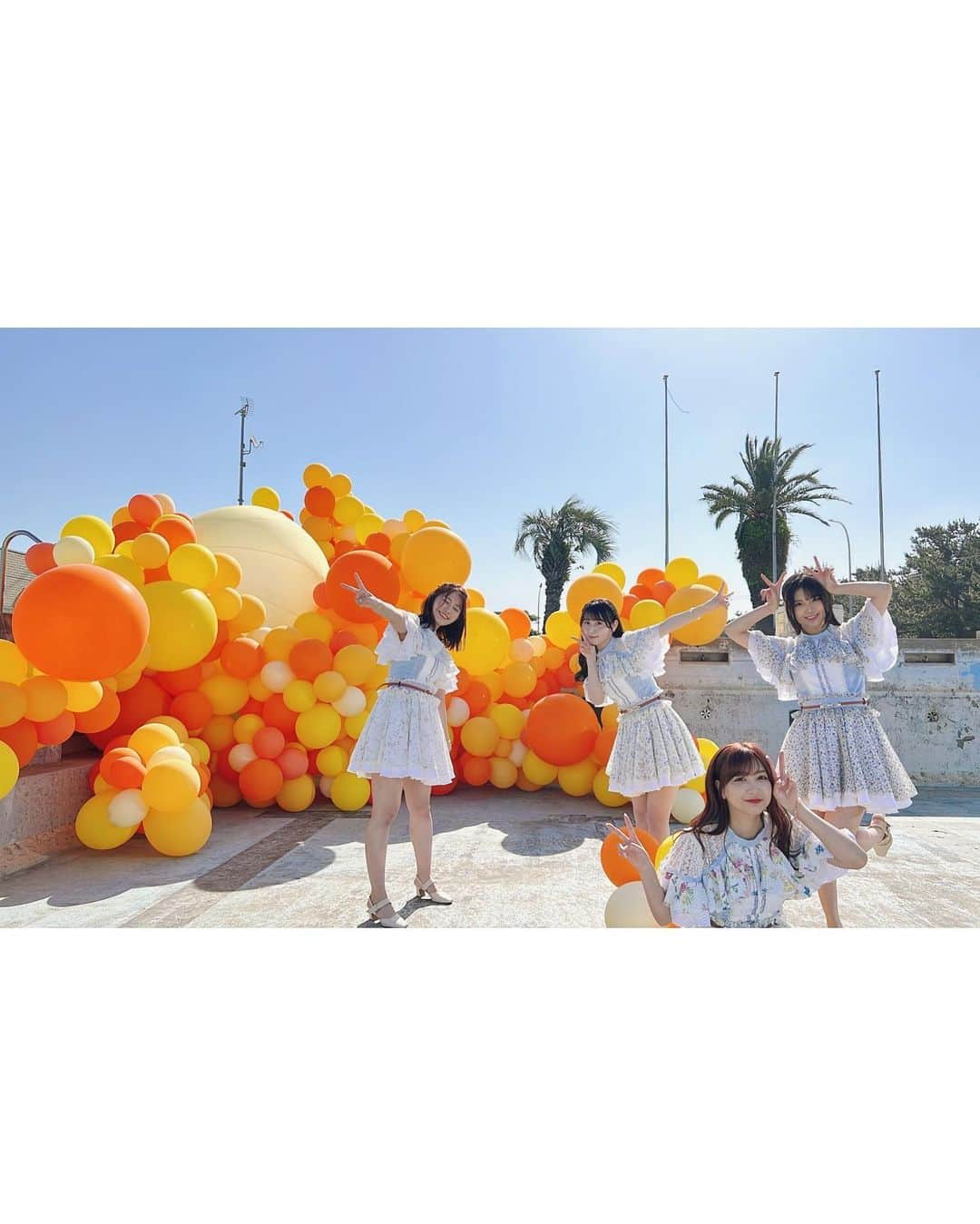 井上瑠夏さんのインスタグラム写真 - (井上瑠夏Instagram)「🌷୨୧ ☁️ ⁡ SKE48 31stシングル  ''好きになっちゃった'' 本日発売⋈*｡ﾟ ⁡ 花柄の衣装も曲も 風船いっぱいのMVも全部かわいいです🥺 好きです🥺🫶🏻 ⁡ 沢山みて、聴いて、 好き溢れちゃってください🥺🫶🏻 ⁡ #SKE48 #好きになっちゃった #アイドル #黒髪 #花柄 #風船 #🌼  ⁡」7月5日 12時51分 - ruka_inoue48