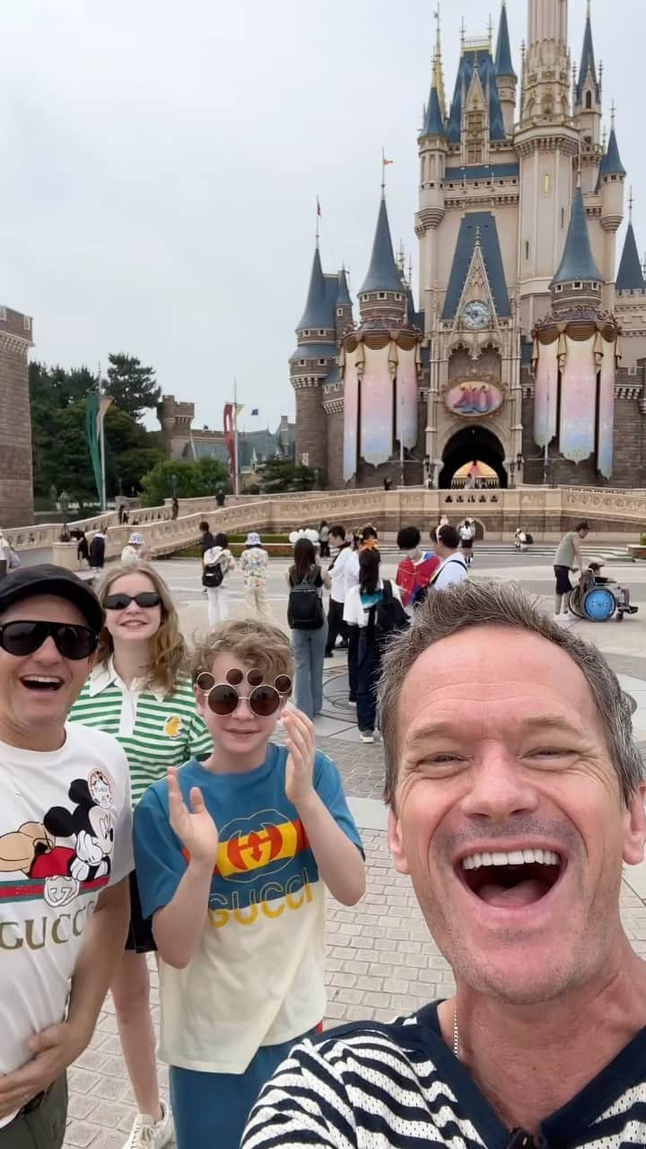 ニール・パトリック・ハリスのインスタグラム：「Happy 4th of July! Wish we were there to celebrate! @dbelicious @tokyodisneyresort_official」