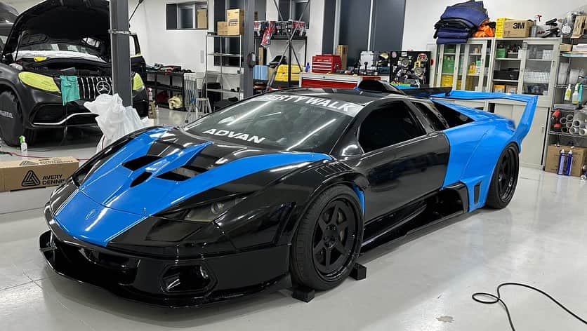 Wataru Katoさんのインスタグラム写真 - (Wataru KatoInstagram)「NEW LB⚡︎works lamborghini drift machine😆 7月16日北海道旭川市カムイドリフトまでギリギリ？ハーネスとコンピューター設定が間に合えば。 @daigosaito87 次第😆 残すは1週間。間に合ってくれ〜 😆 @libertywalk_tokyo_harajuku  @gmeister_kouji  @yokohama.rubber_jp  @lamborghini #libertywalk #lbworks #lb #drift #7月16日 #kamuidrift #drift #supercar #jdm #jdmcars  #new #machine #crazy #1500hp #d1 #挑戦 #革命 #衝撃 #happy #北海道 #旭川市 #jdm  #jdmcars  #stancenation  #lamborghini #lamborghinimurcielago」7月5日 13時22分 - libertywalkkato